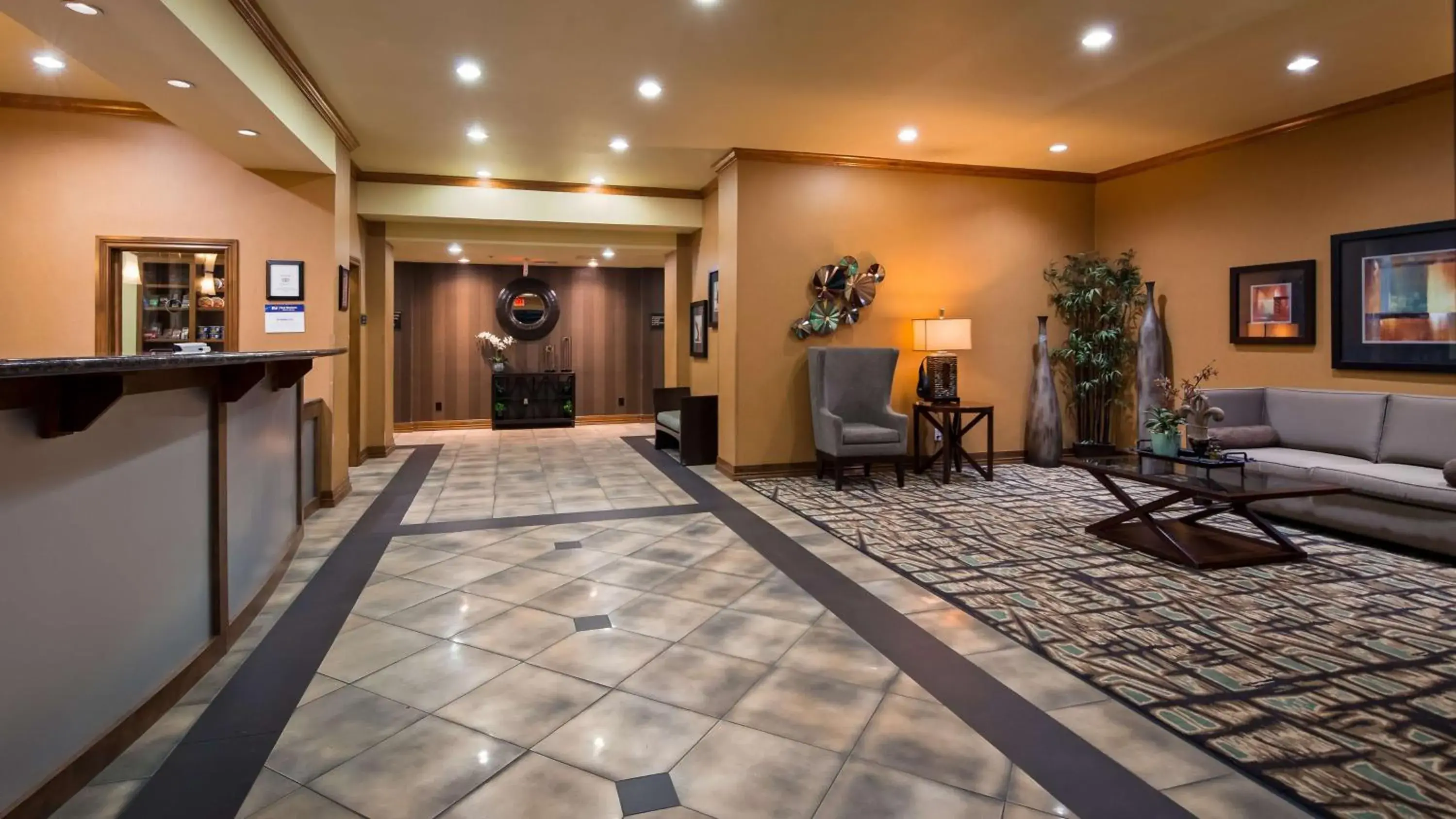 Lobby or reception in Best Western Plus Christopher Inn & Suites Lobby or reception in Best Western Plus Christopher Inn & Suites