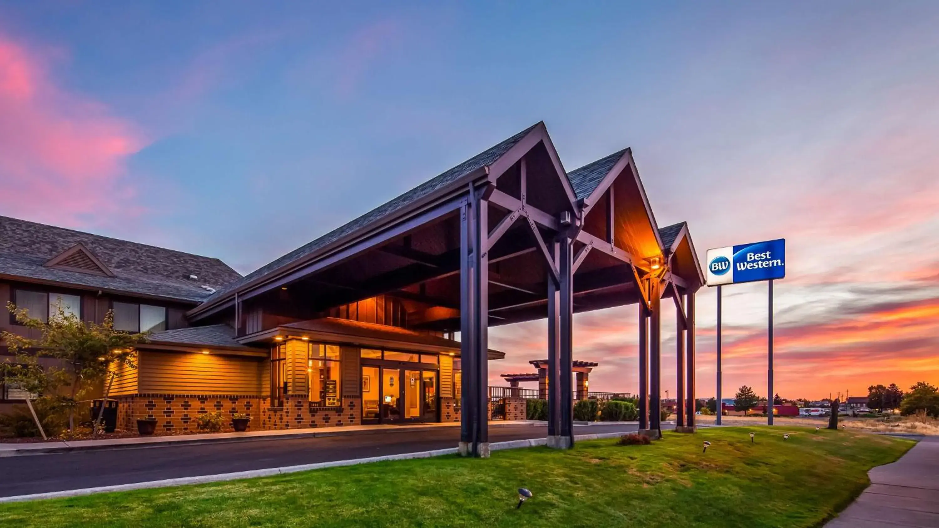 Property building in Best Western Pendleton Inn Property building in Best Western Pendleton Inn