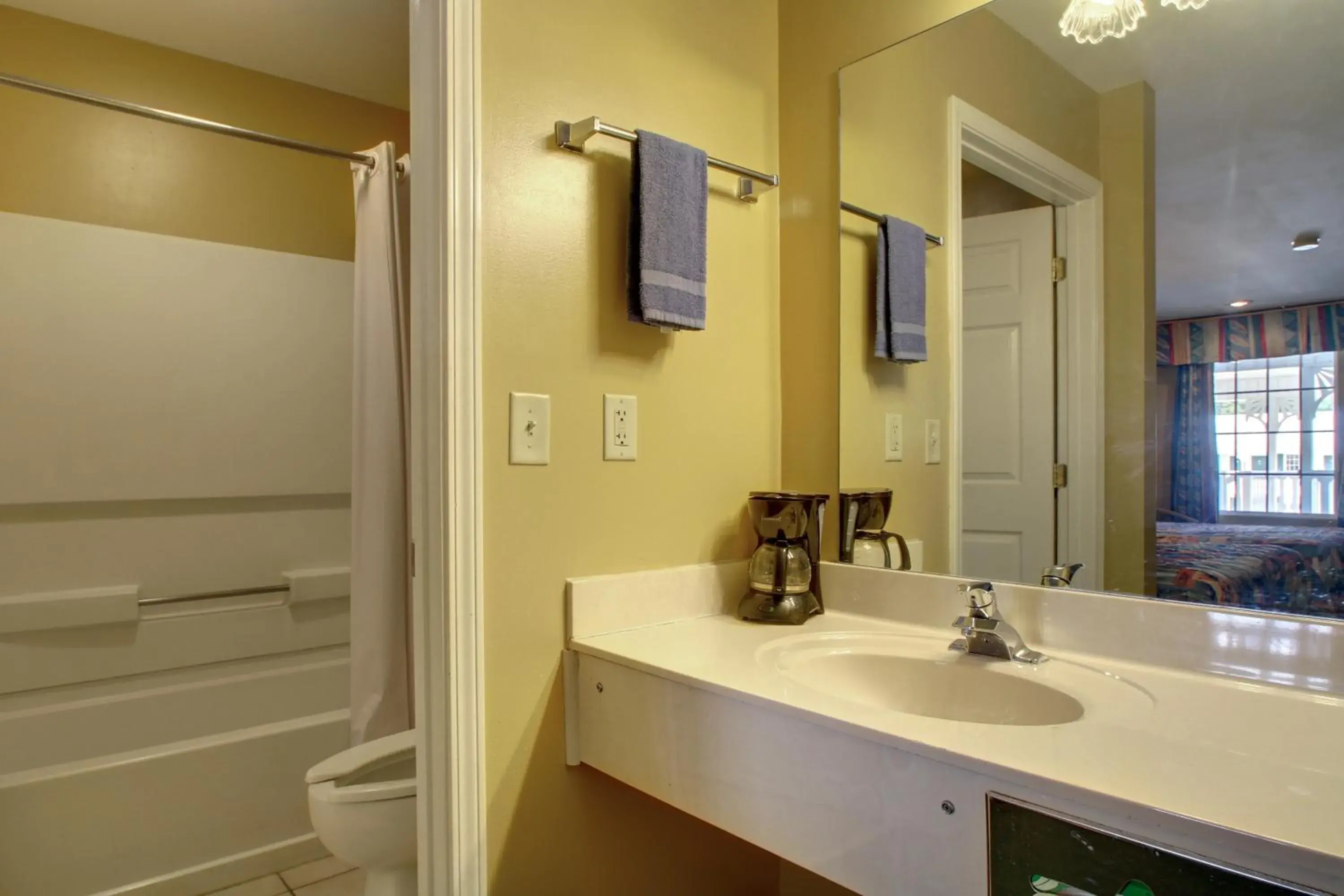 2 Queen Beds Non-Smoking in Key West Inn - Childersburg 2 Queen Beds Non-Smoking in Key West Inn - Childersburg