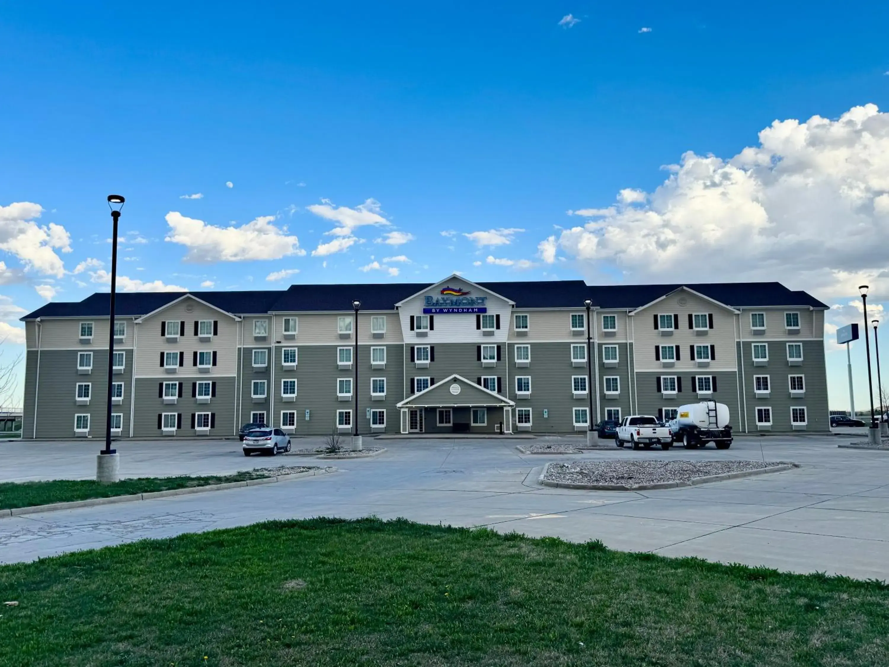 Property building in Baymont by Wyndham Dickinson Property building in Baymont by Wyndham Dickinson