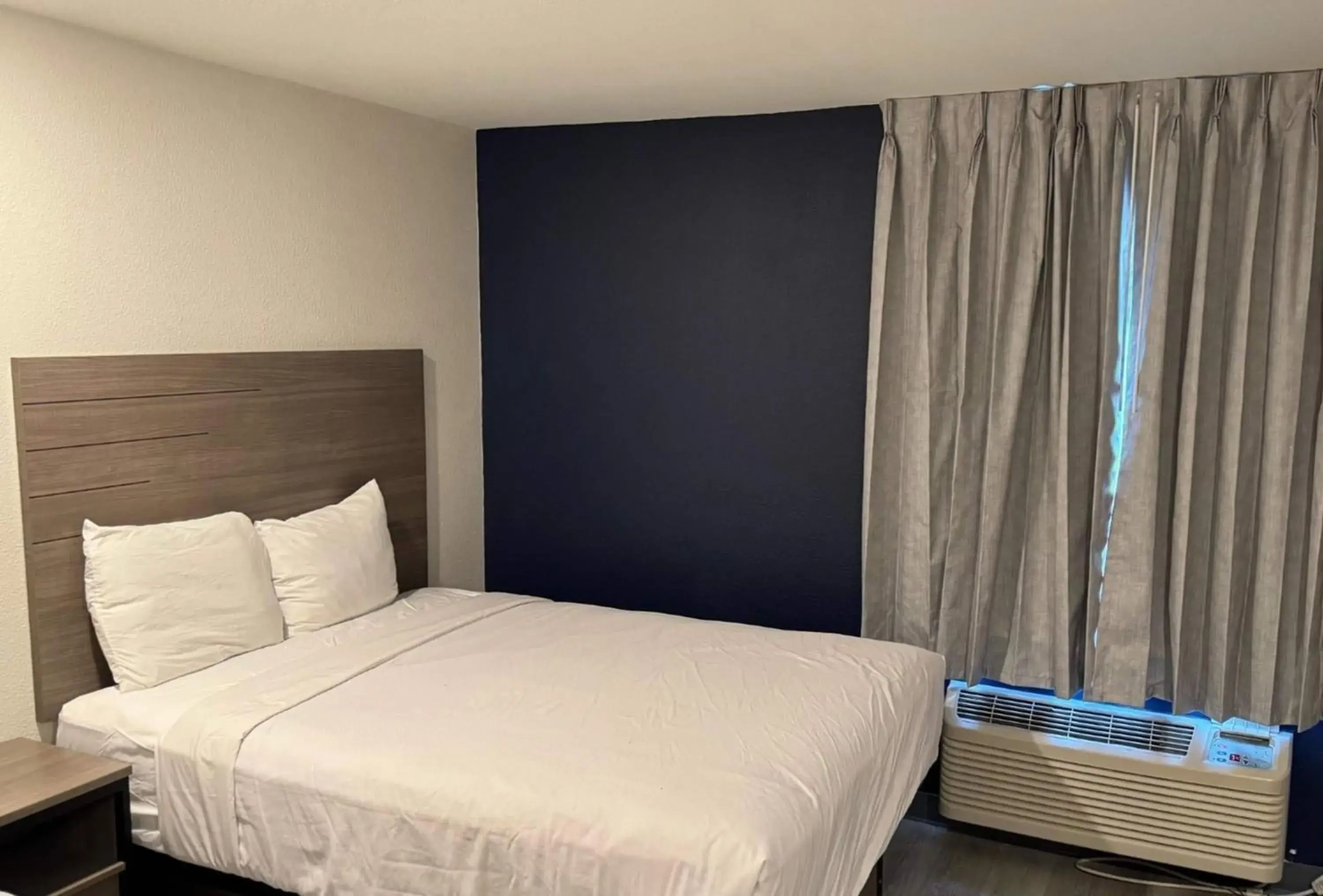 Queen Studio - Non-Smoking in Baymont by Wyndham Dickinson Queen Studio - Non-Smoking in Baymont by Wyndham Dickinson