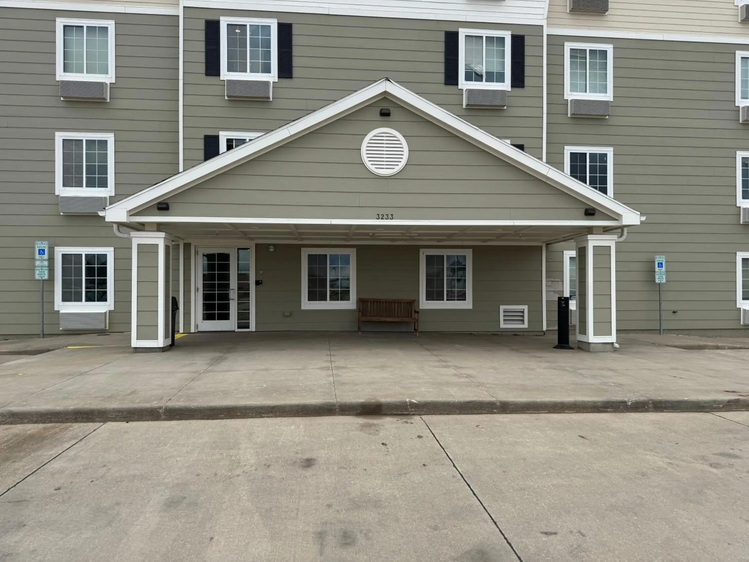 Property building in Baymont by Wyndham Dickinson Property building in Baymont by Wyndham Dickinson