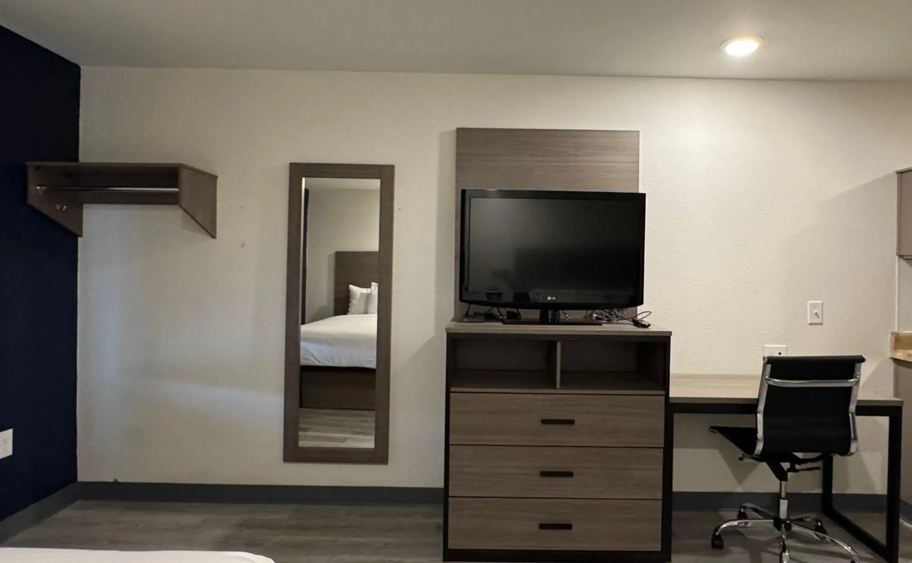 furniture, Bed in Baymont by Wyndham Dickinson furniture, Bed in Baymont by Wyndham Dickinson