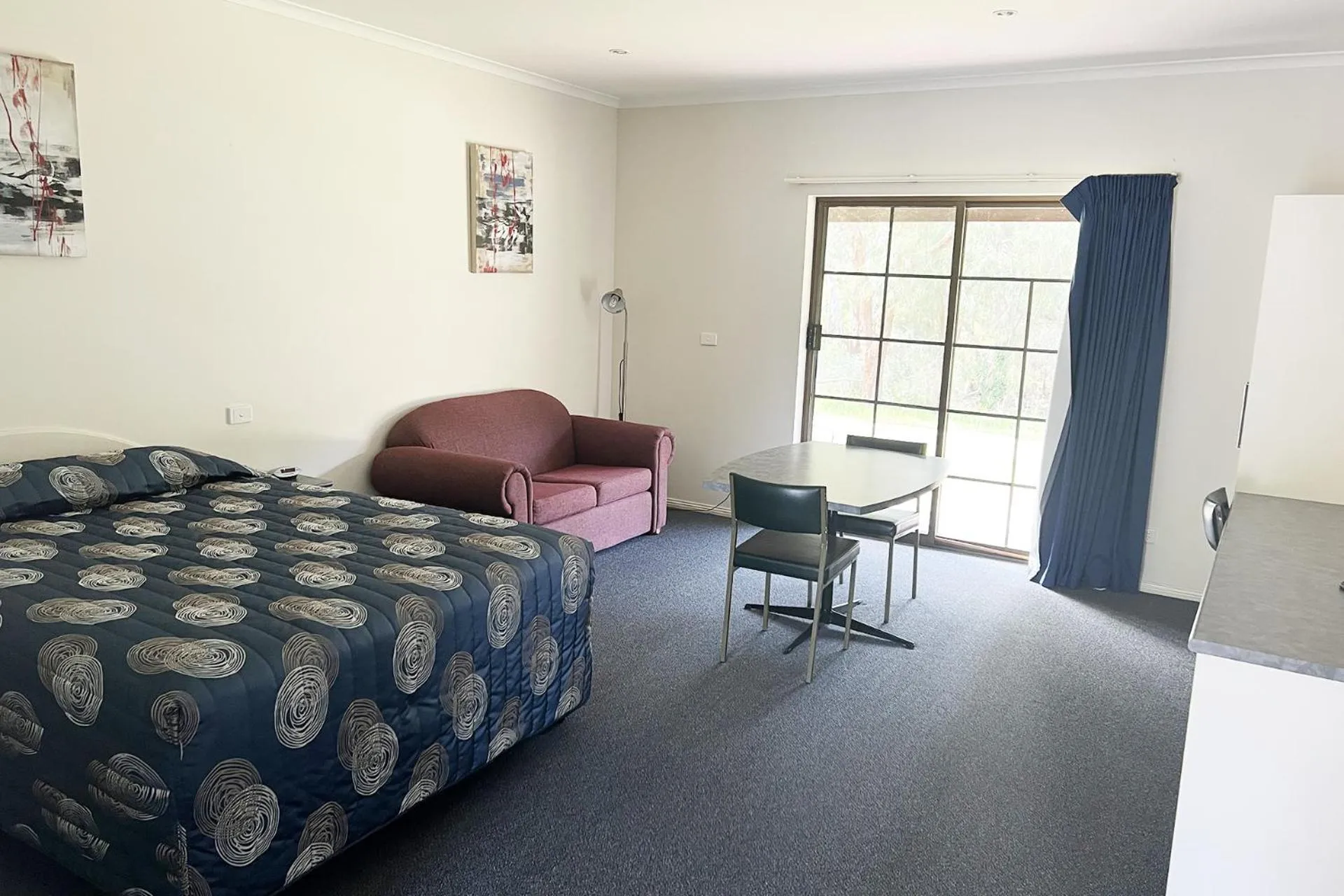 Bed in Tocumwal Early Settlers Motel