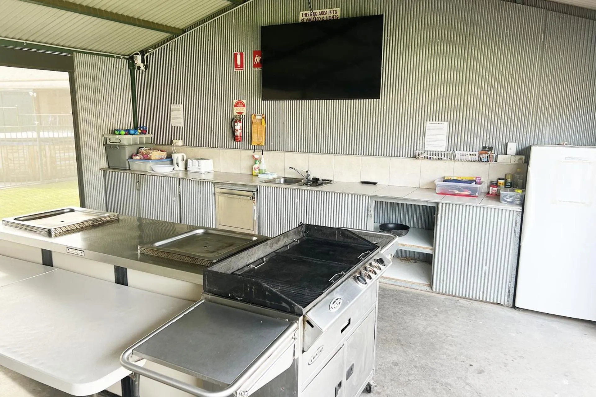 BBQ facilities in Tocumwal Early Settlers Motel
