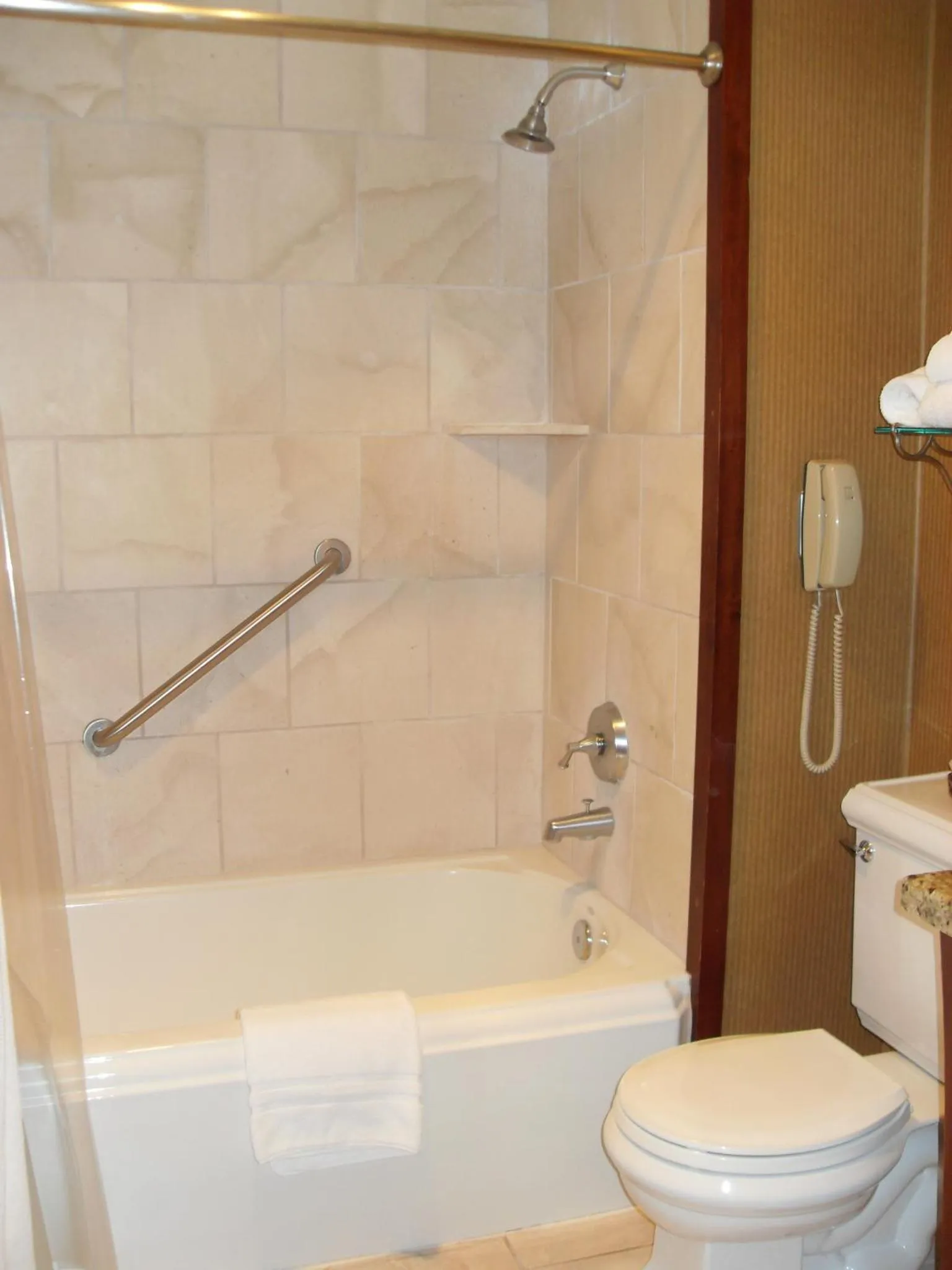 Shower in Hotel Elliott