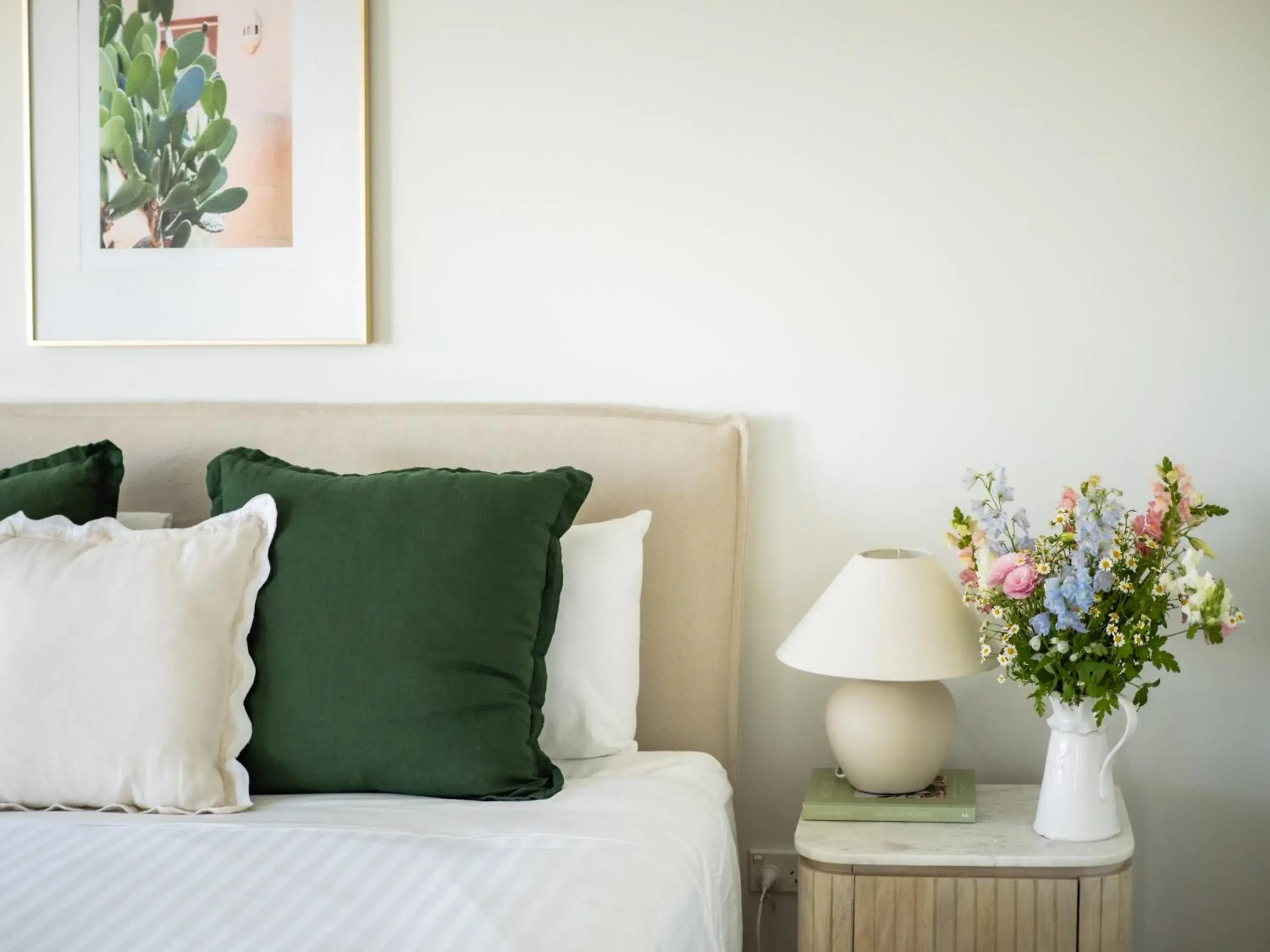 Classic One-Bedroom Apartment with King Bed in Sheer Pleasure Accommodation Classic One-Bedroom Apartment with King Bed in Sheer Pleasure Accommodation