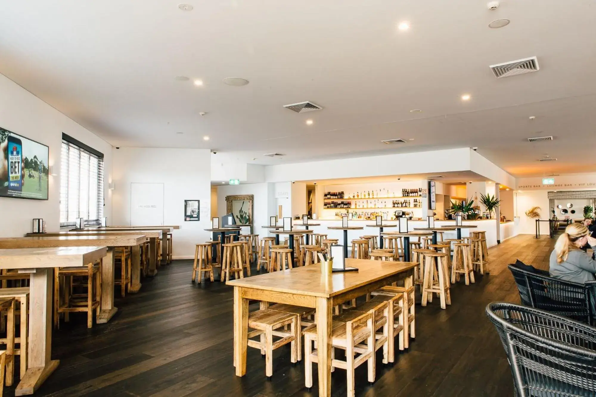 Restaurant/places to eat in Crossroads Hotel Restaurant/places to eat in Crossroads Hotel