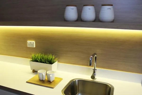 Coffee/tea facilities in Crossroads Hotel