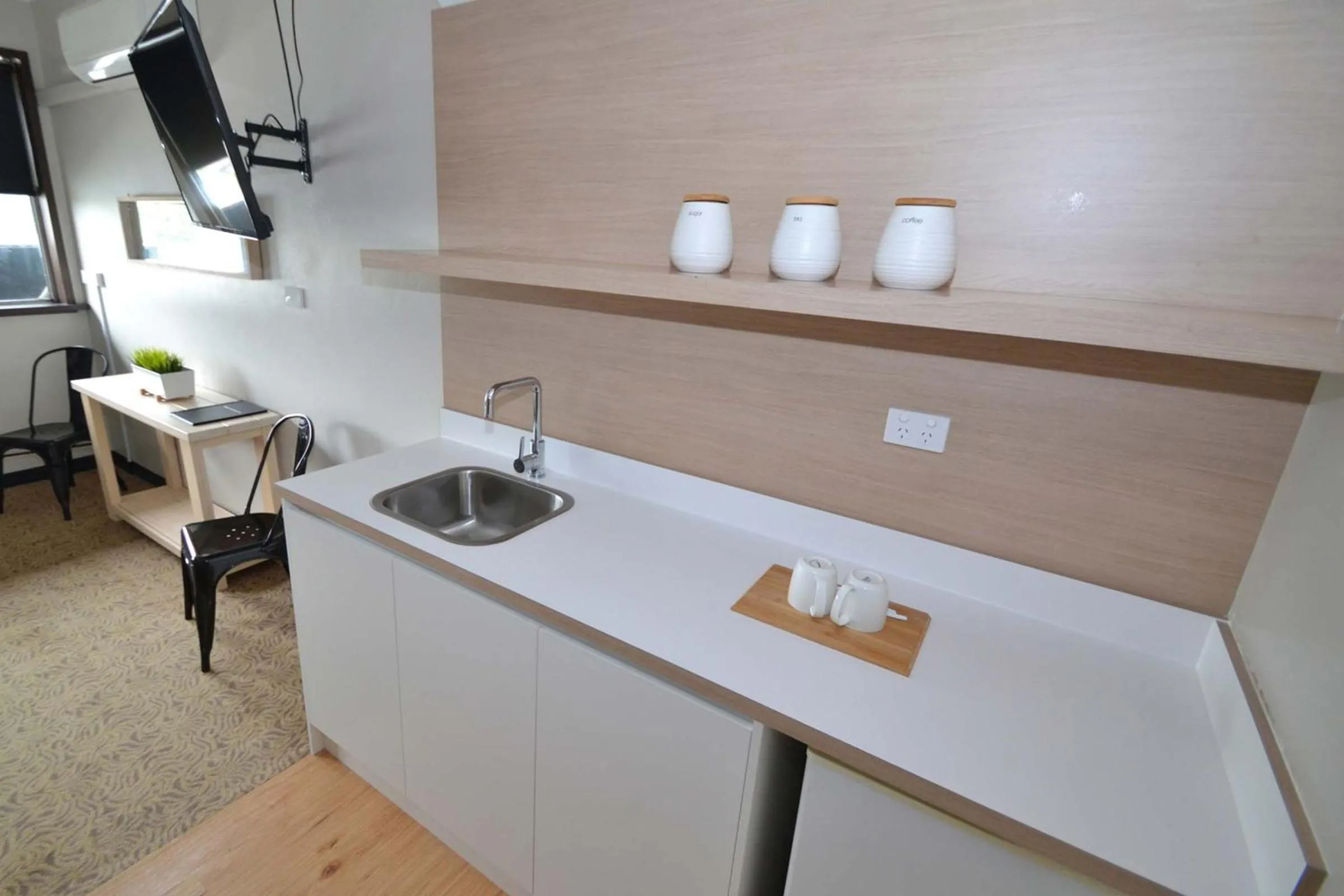 Kitchen or kitchenette in Crossroads Hotel