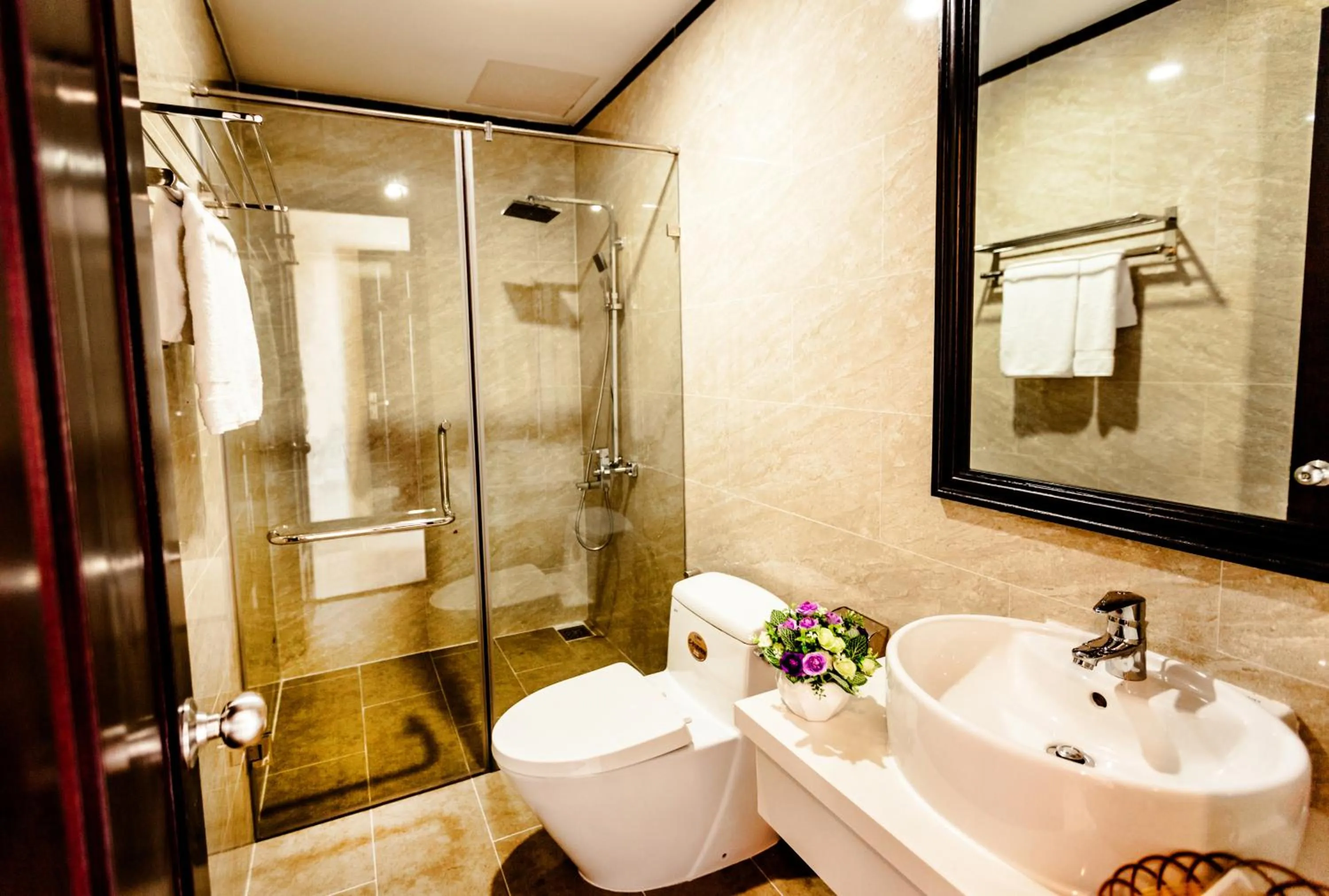 Shower in Night Sky Hotel