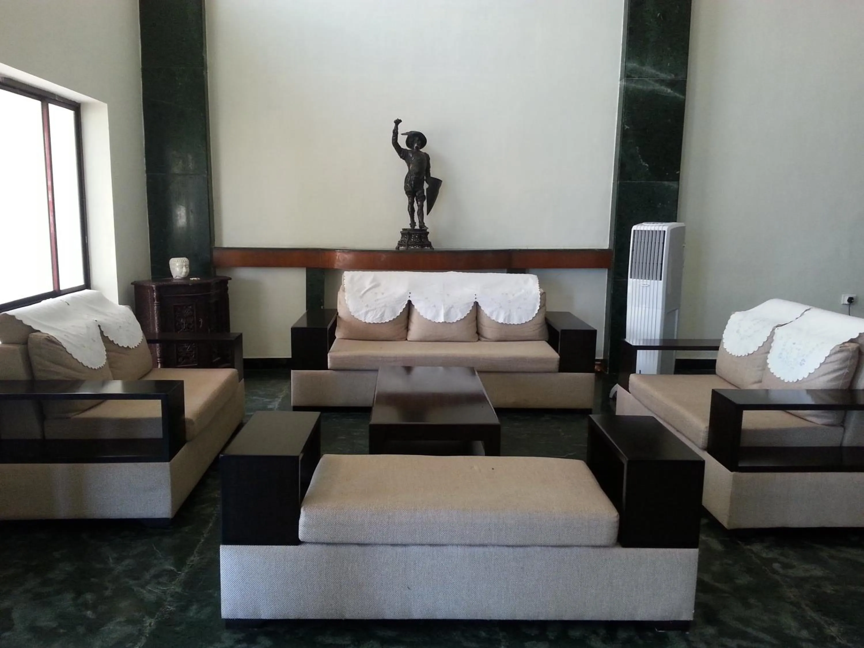 Paramount Inn