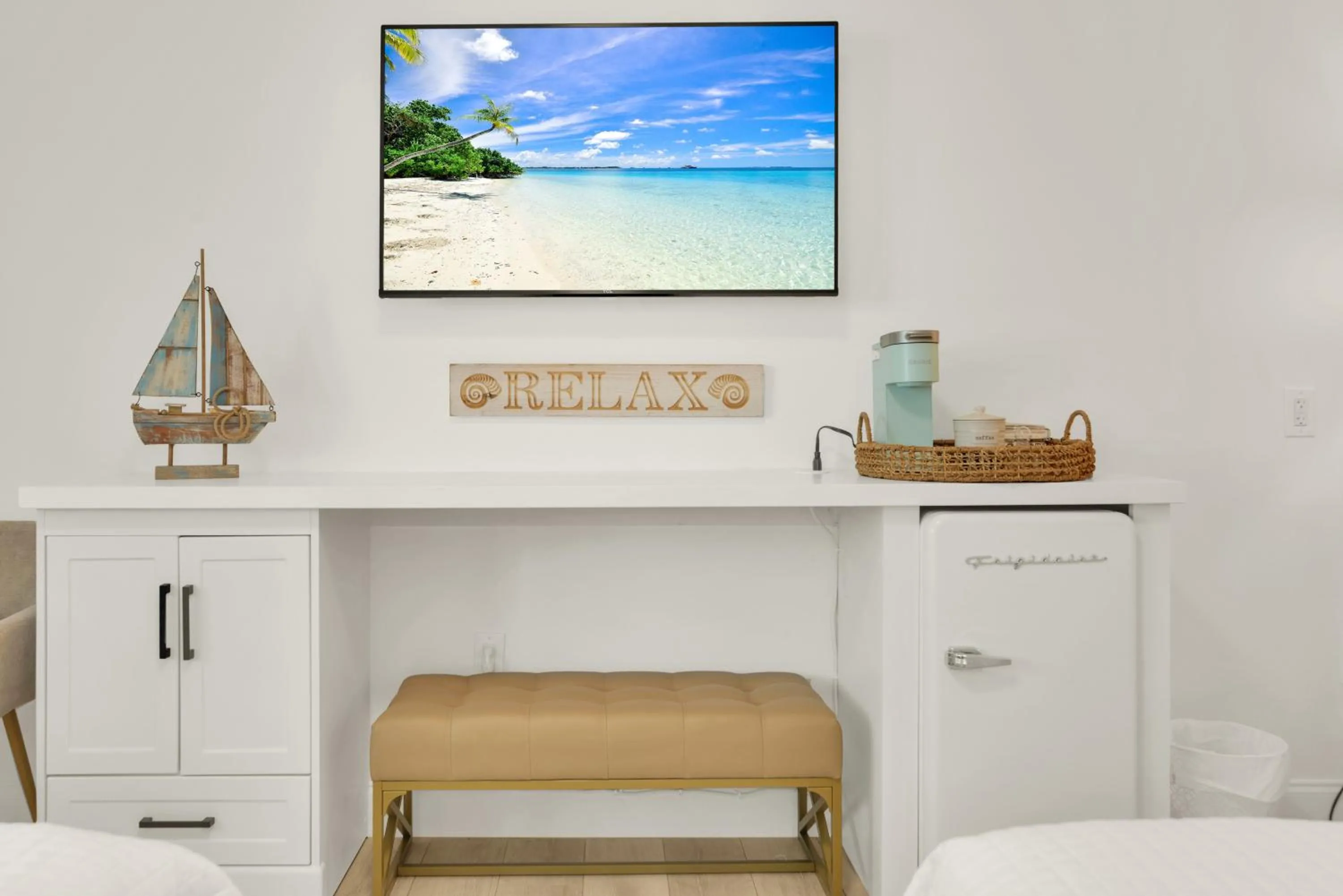TV and multimedia in The Shores Hotel