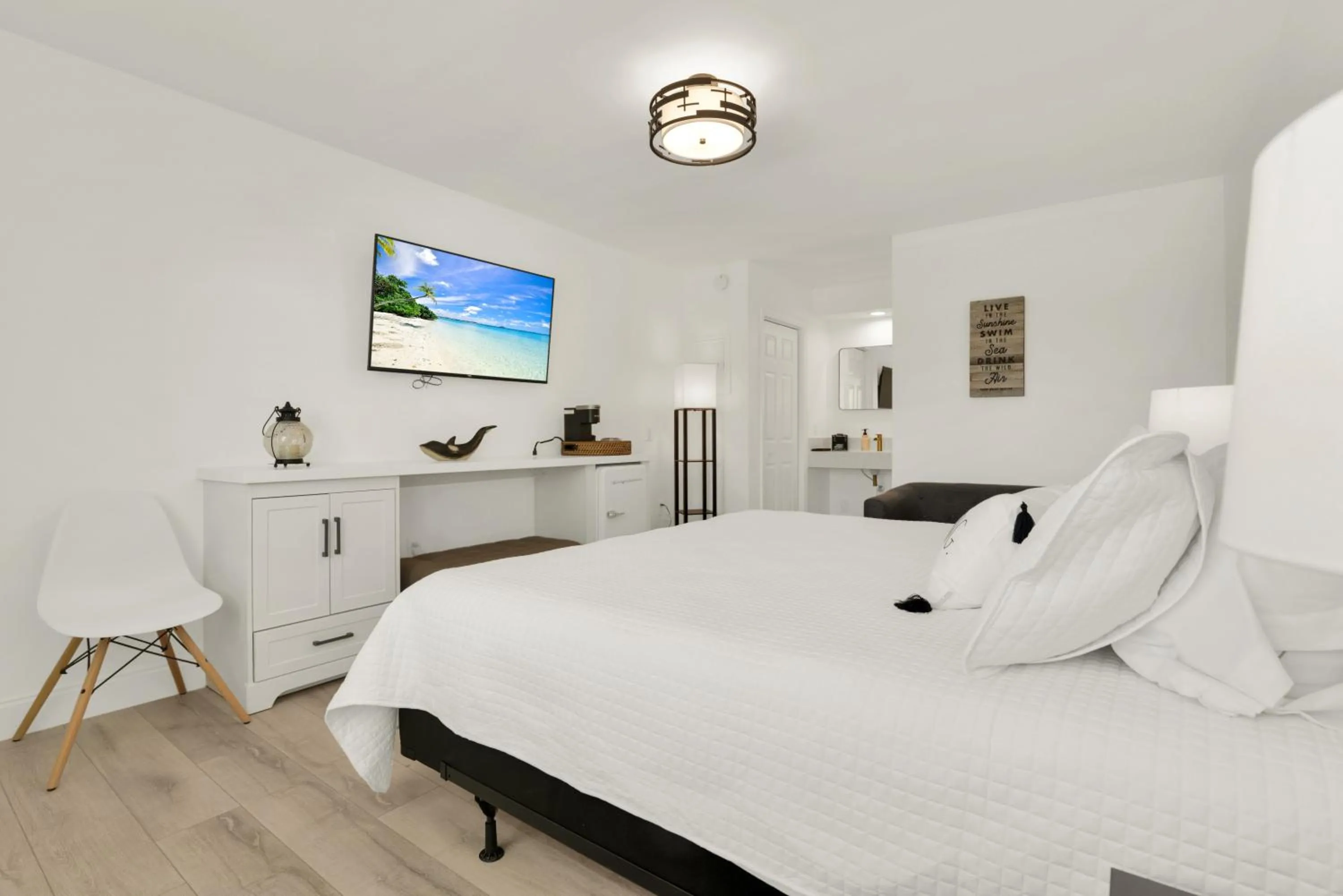TV and multimedia, Bed in The Shores Hotel