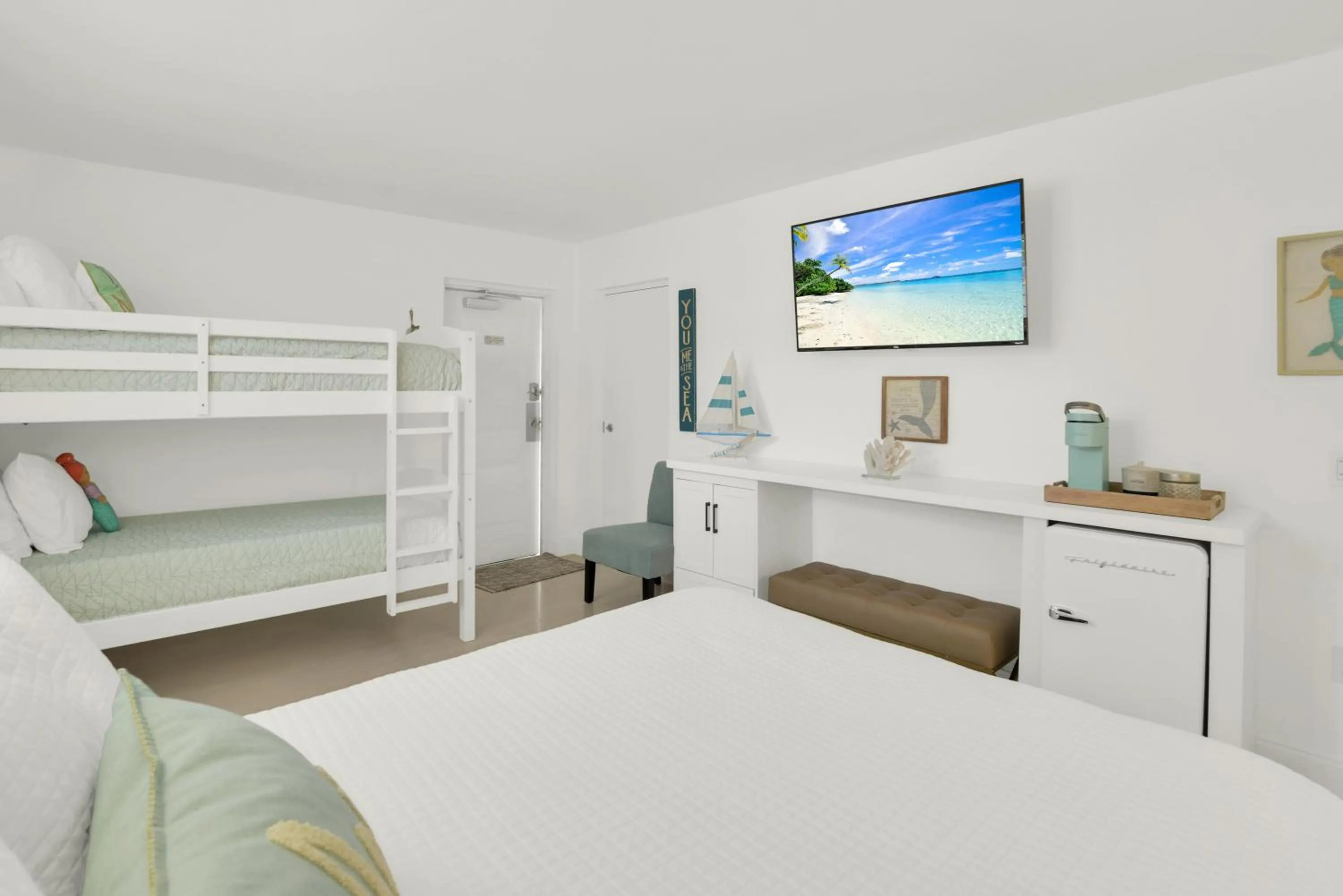 TV and multimedia, Bed in The Shores Hotel