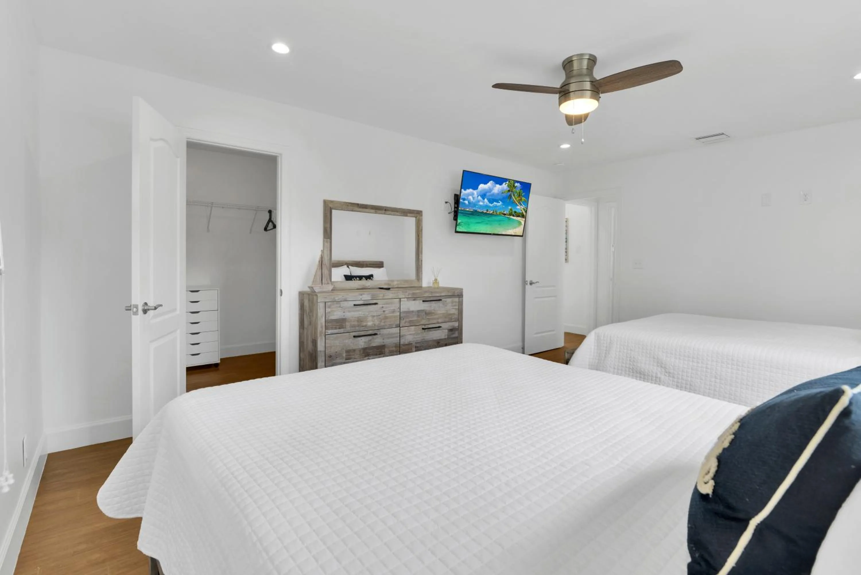 TV and multimedia, Bed in The Shores Hotel