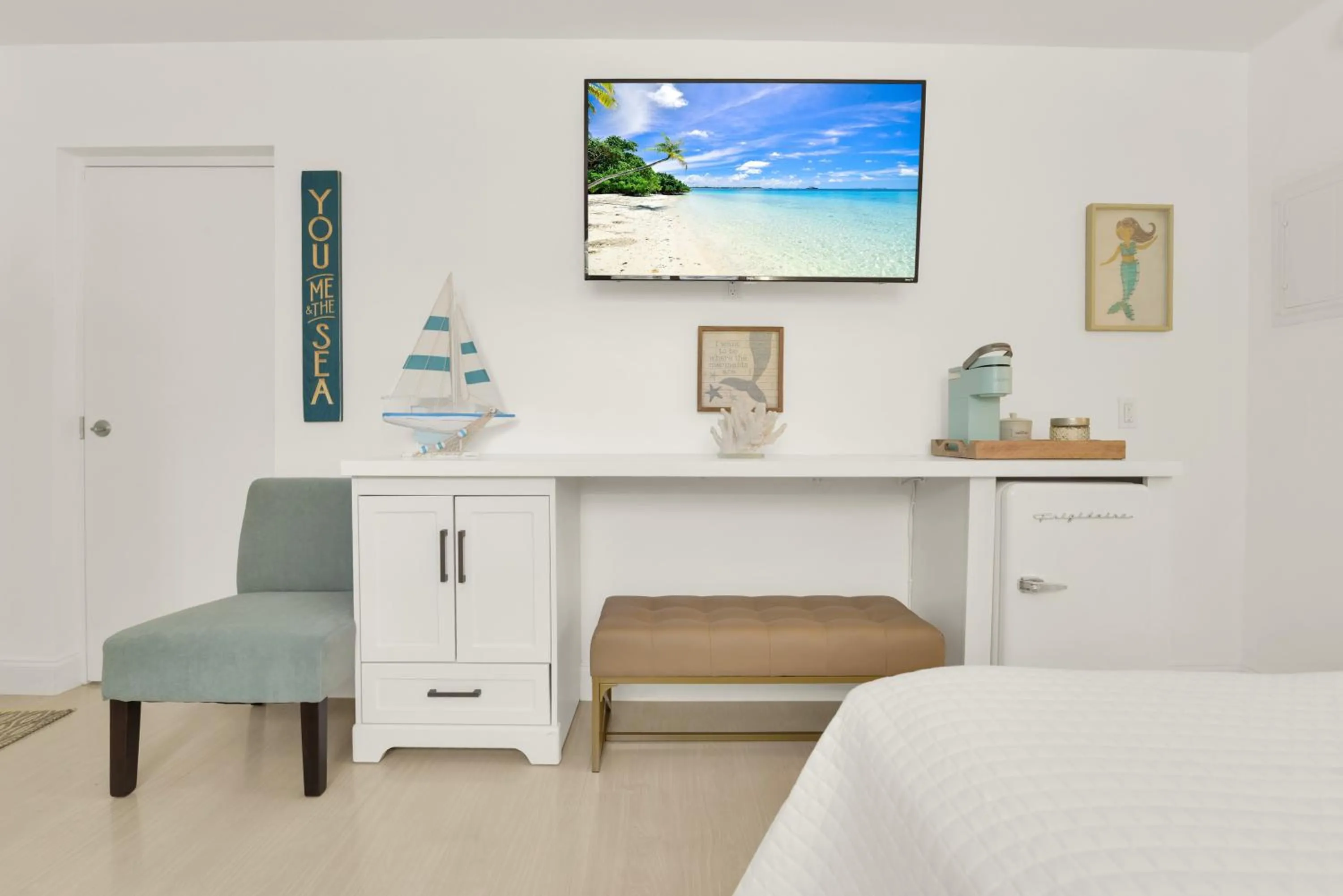 TV and multimedia, Bed in The Shores Hotel