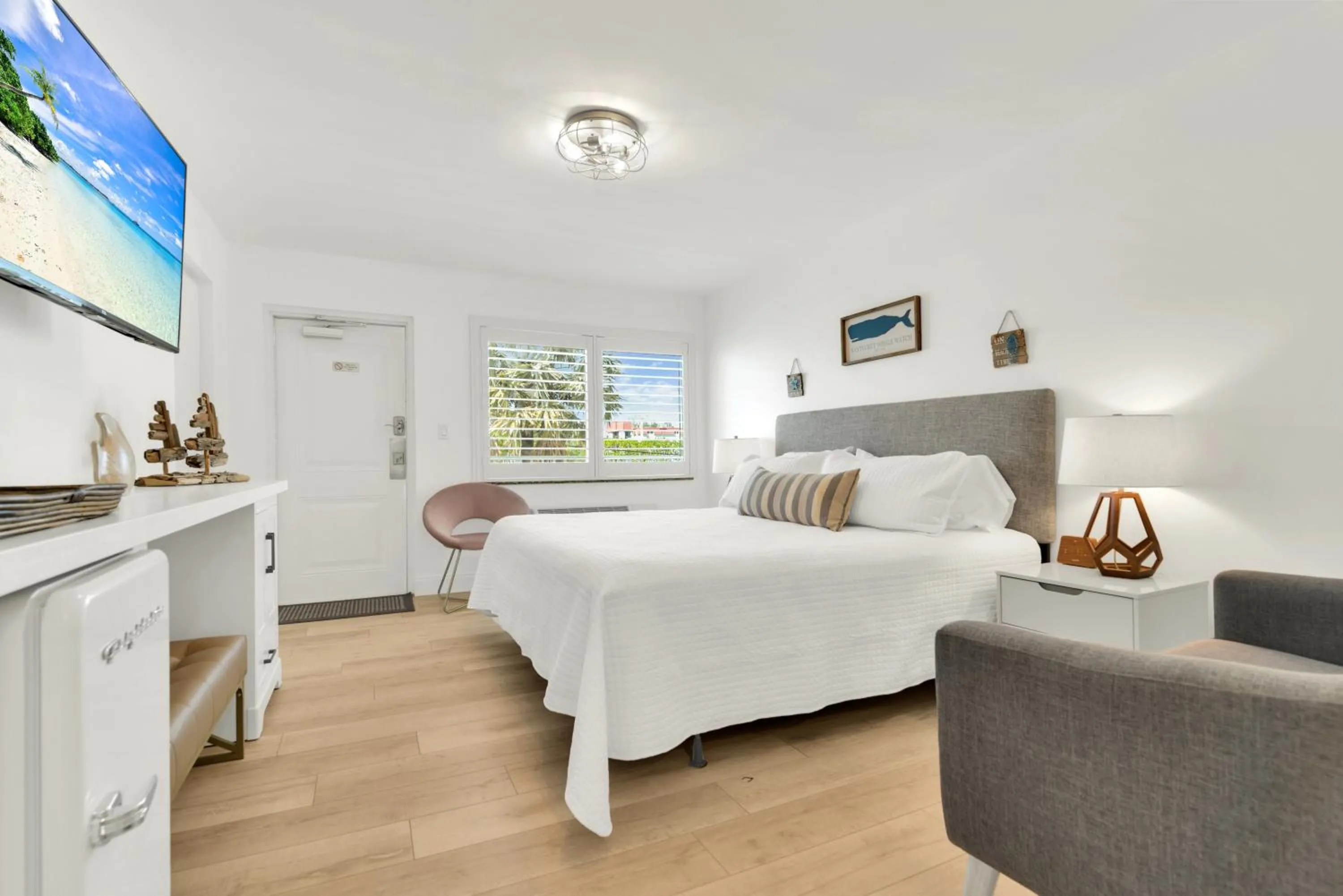 TV and multimedia, Bed in The Shores Hotel