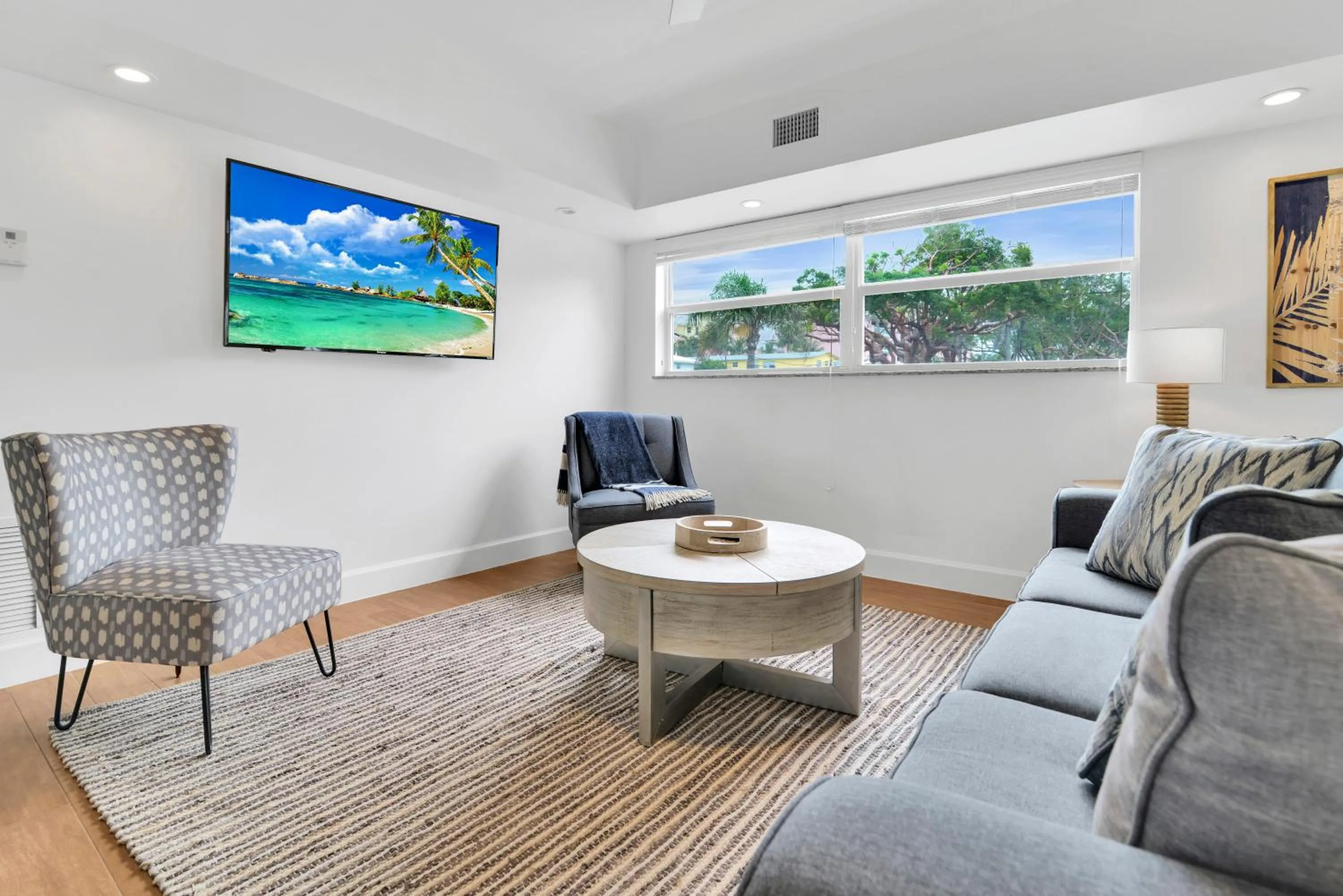 TV and multimedia in The Shores Hotel