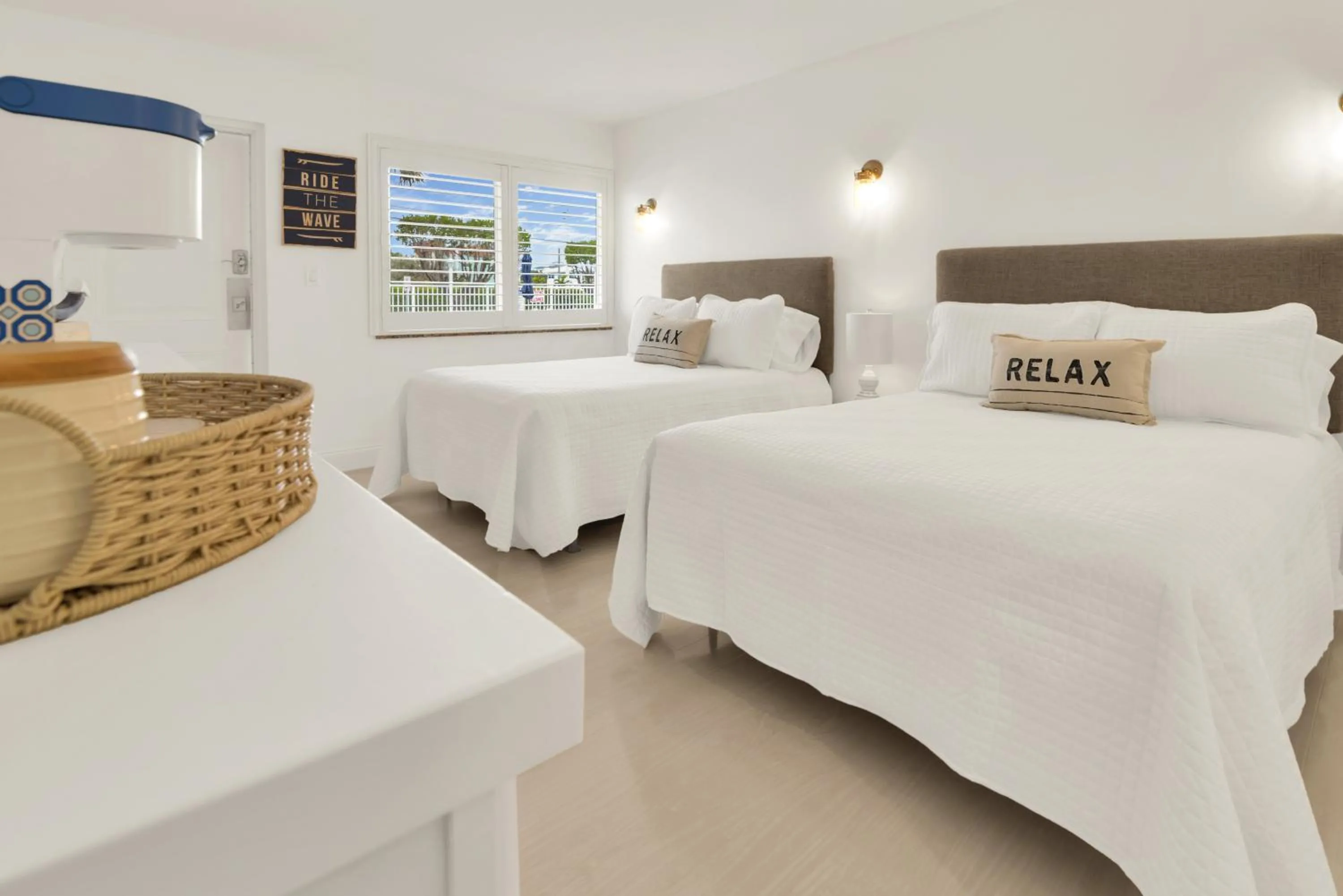 Bedroom, Bed in The Shores Hotel