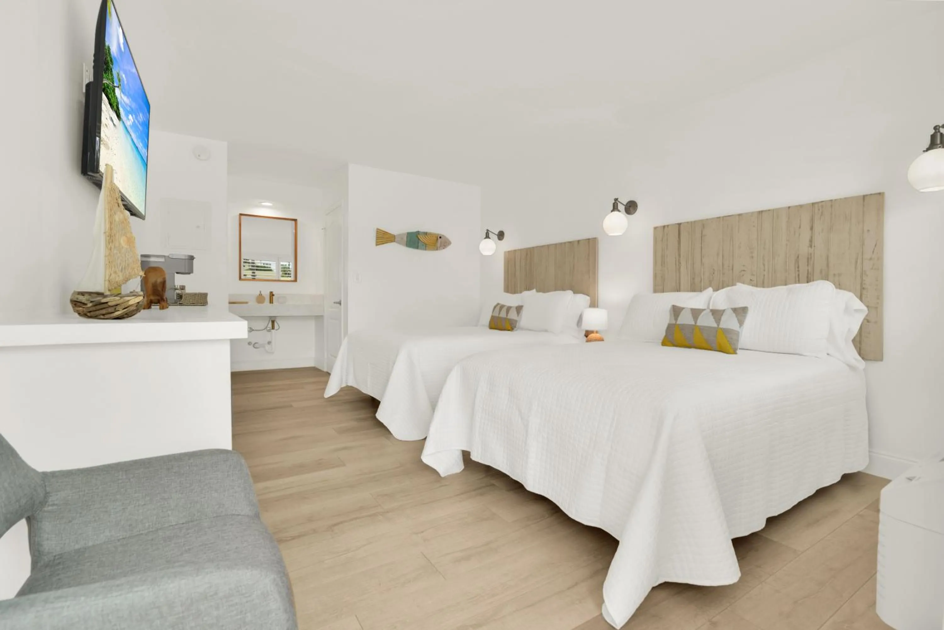 Bathroom, Bed in The Shores Hotel