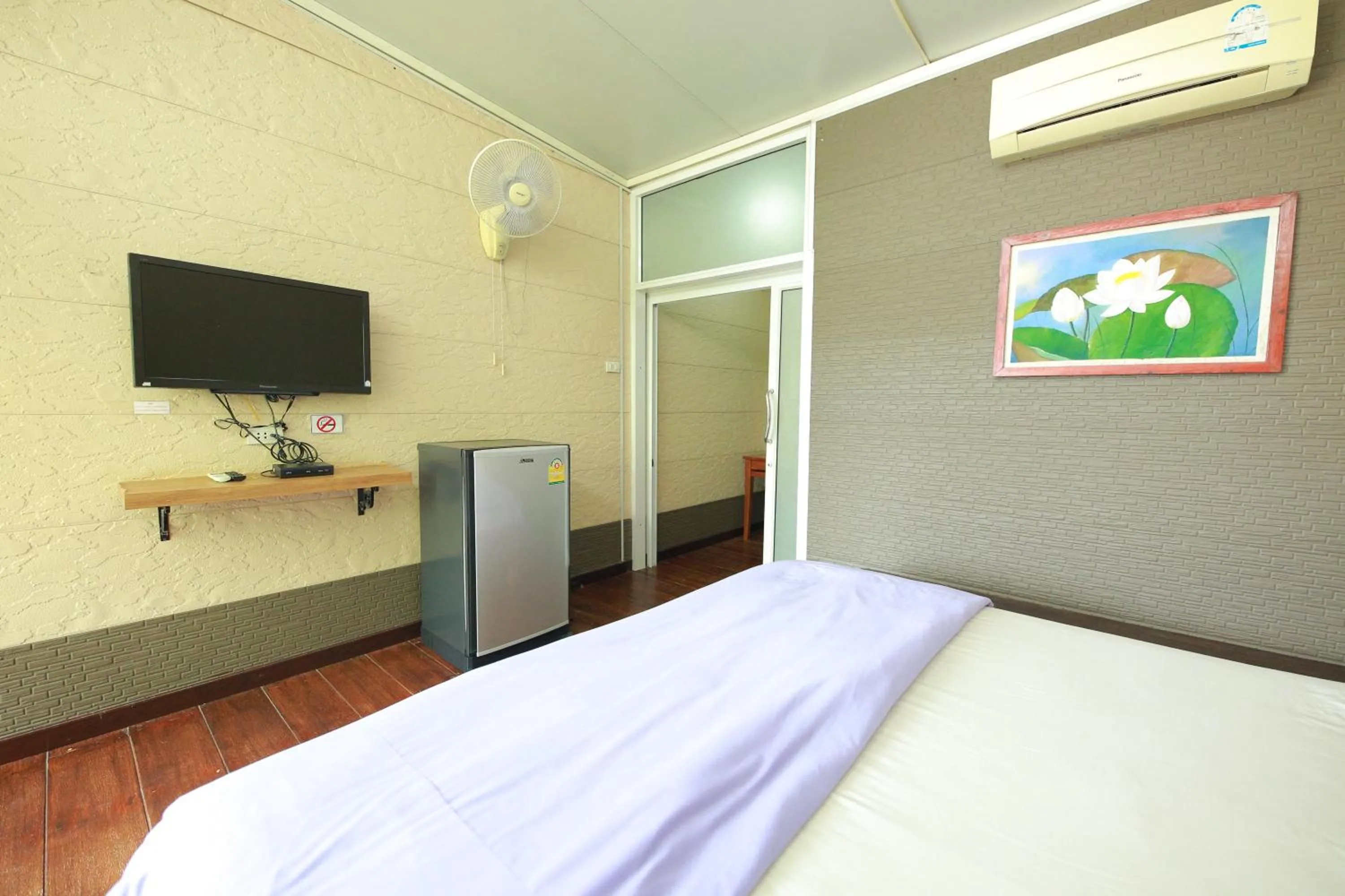 Bedroom, Bed in Baan Sabuy Jung