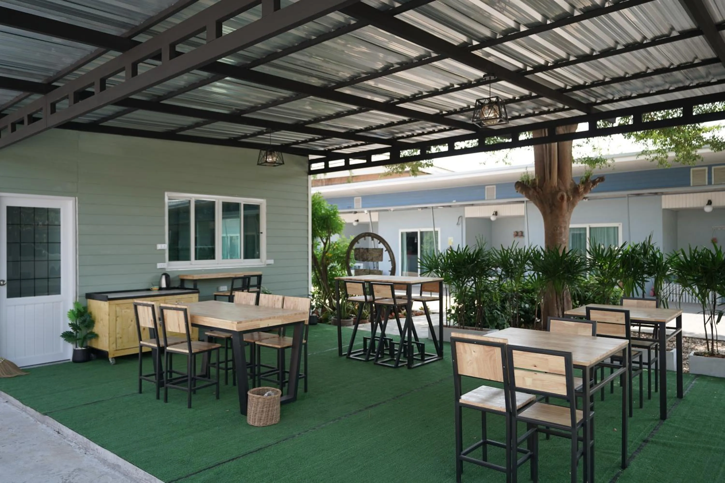 Restaurant/places to eat in Baan Sabuy Jung