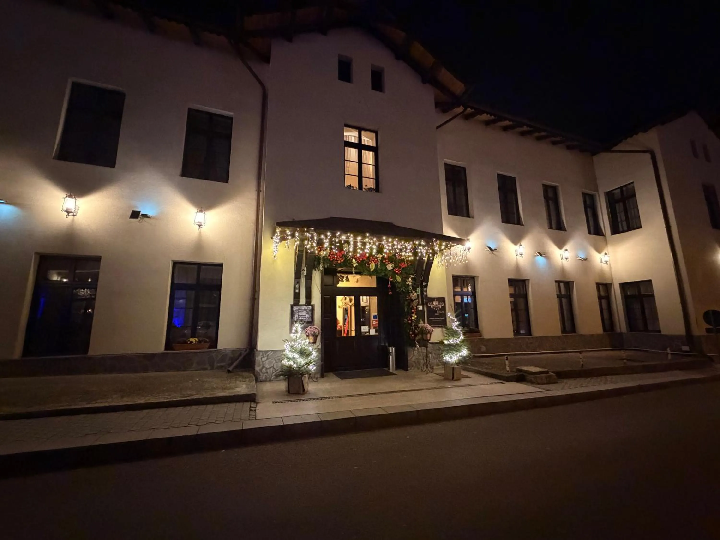 Property building in Regal 1880