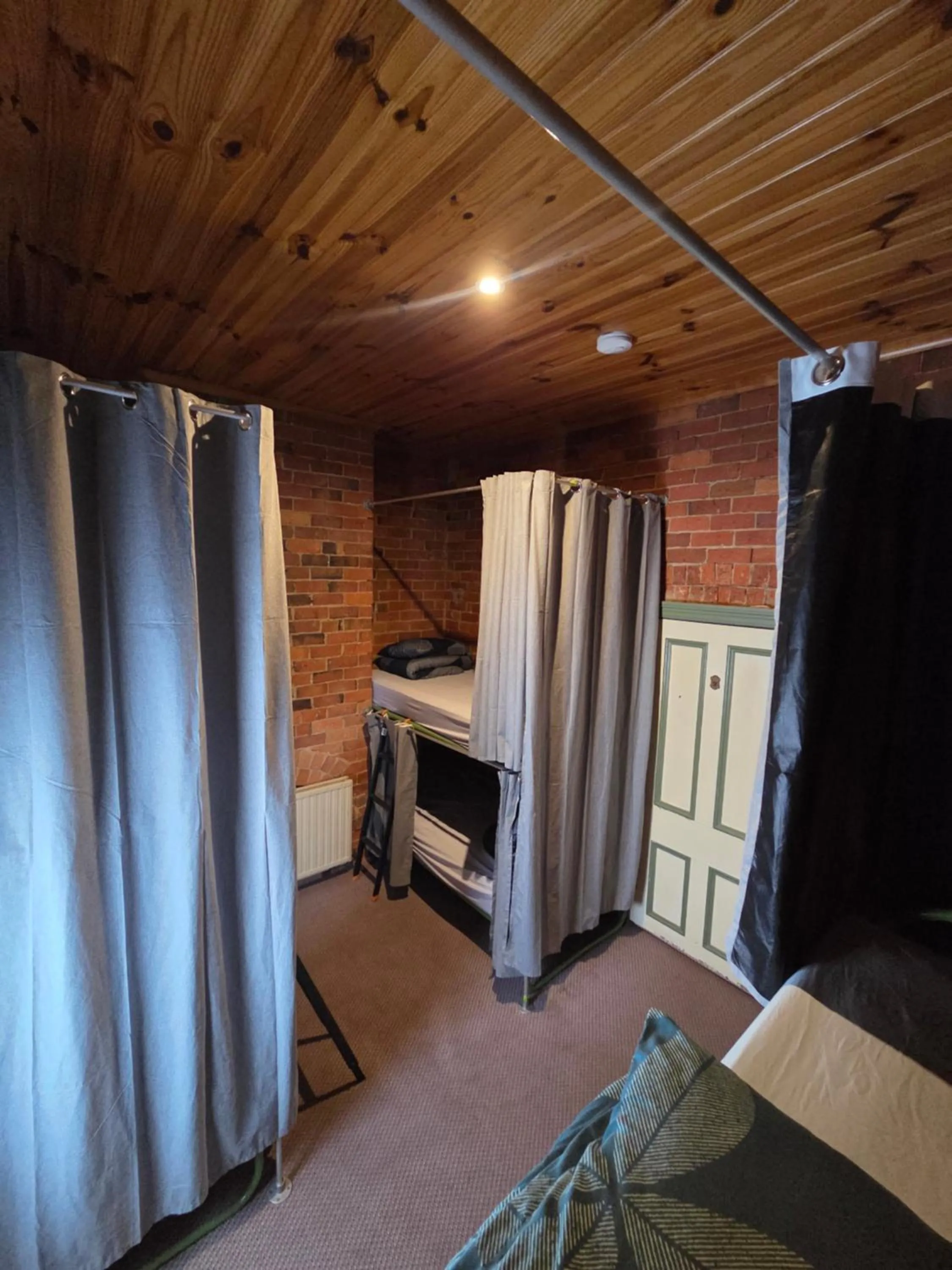 bunk bed, Bed in Mansfield Travellers Lodge