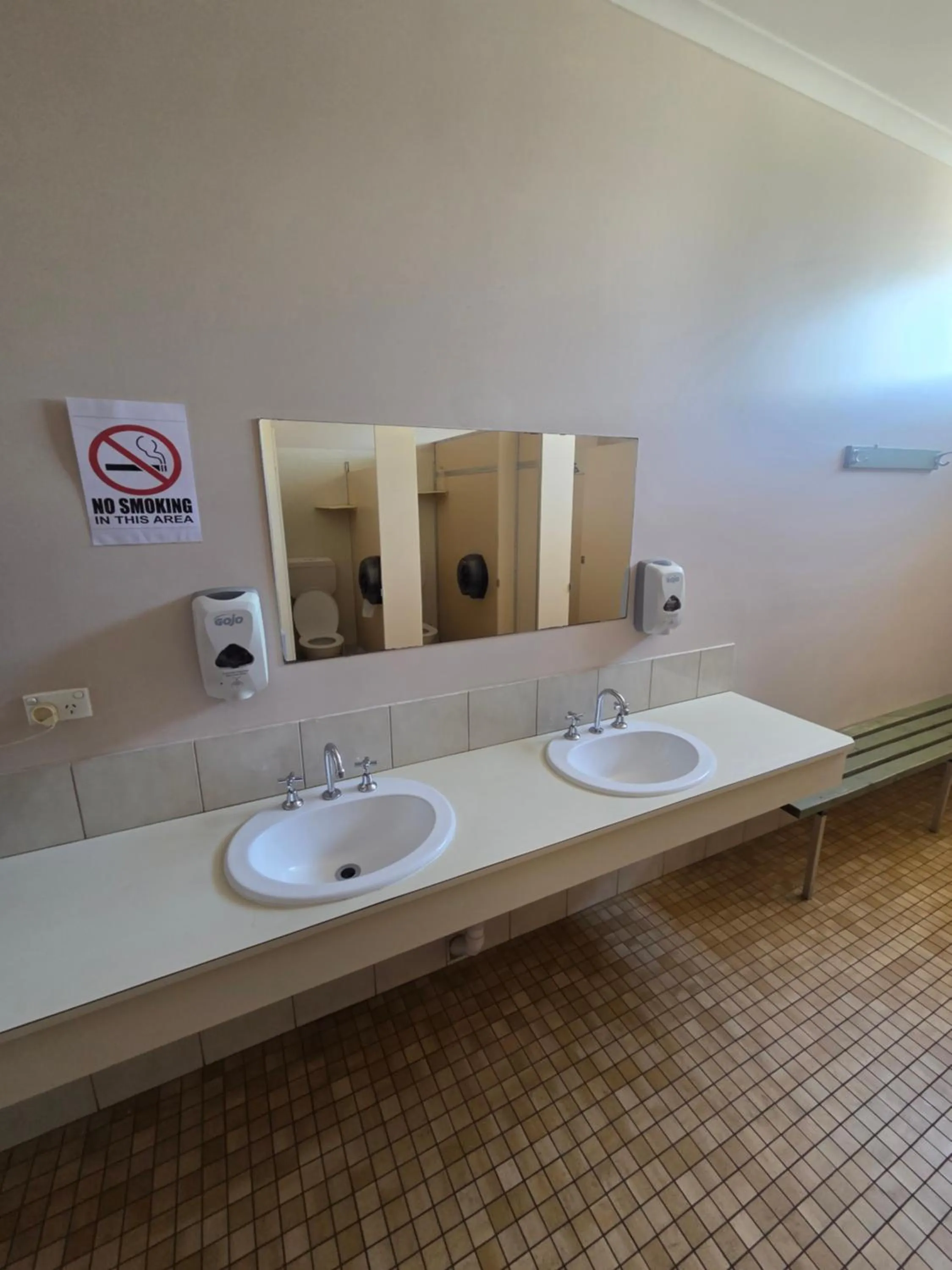 Bathroom in Mansfield Travellers Lodge