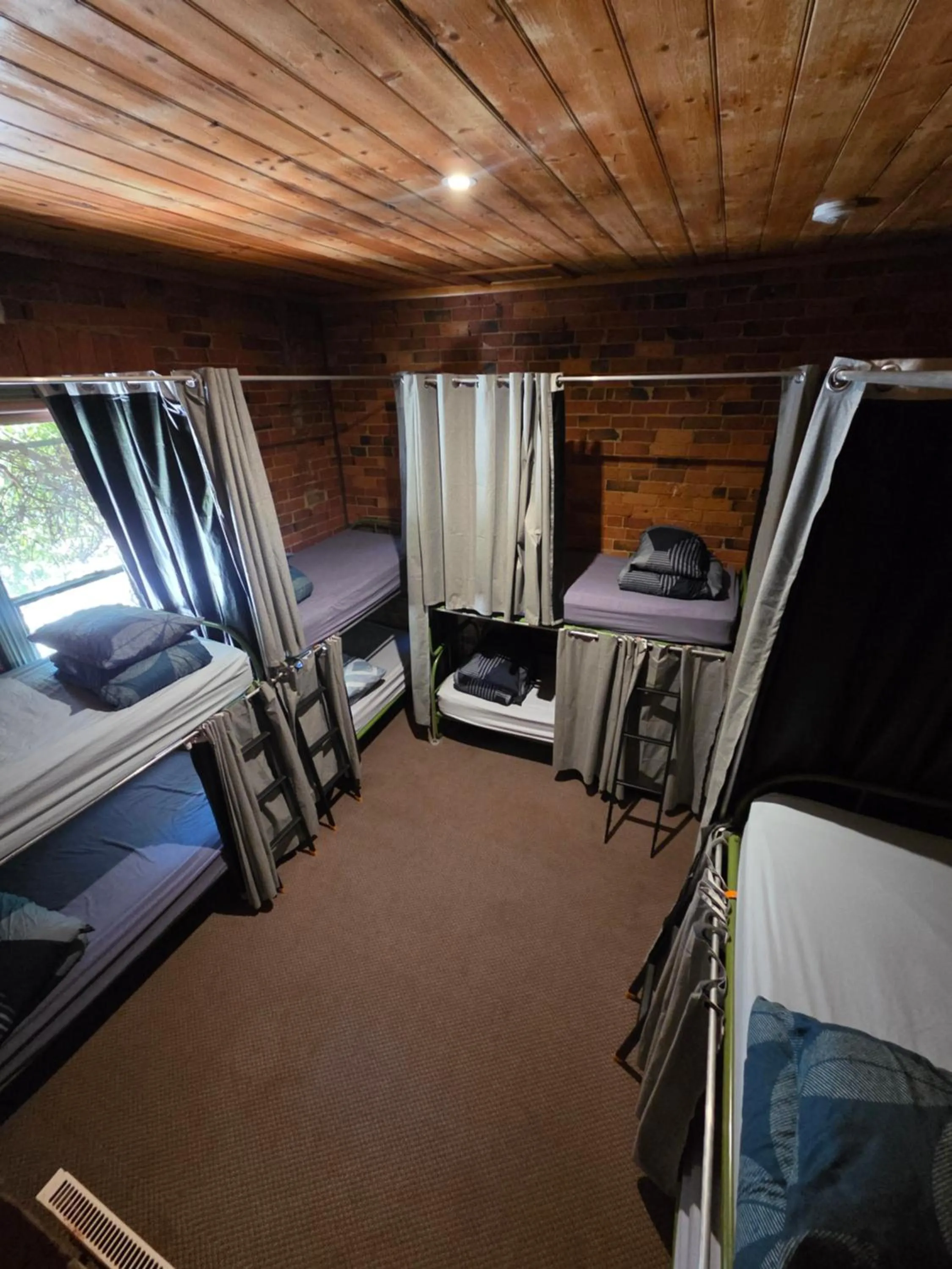 bunk bed, Bed in Mansfield Travellers Lodge