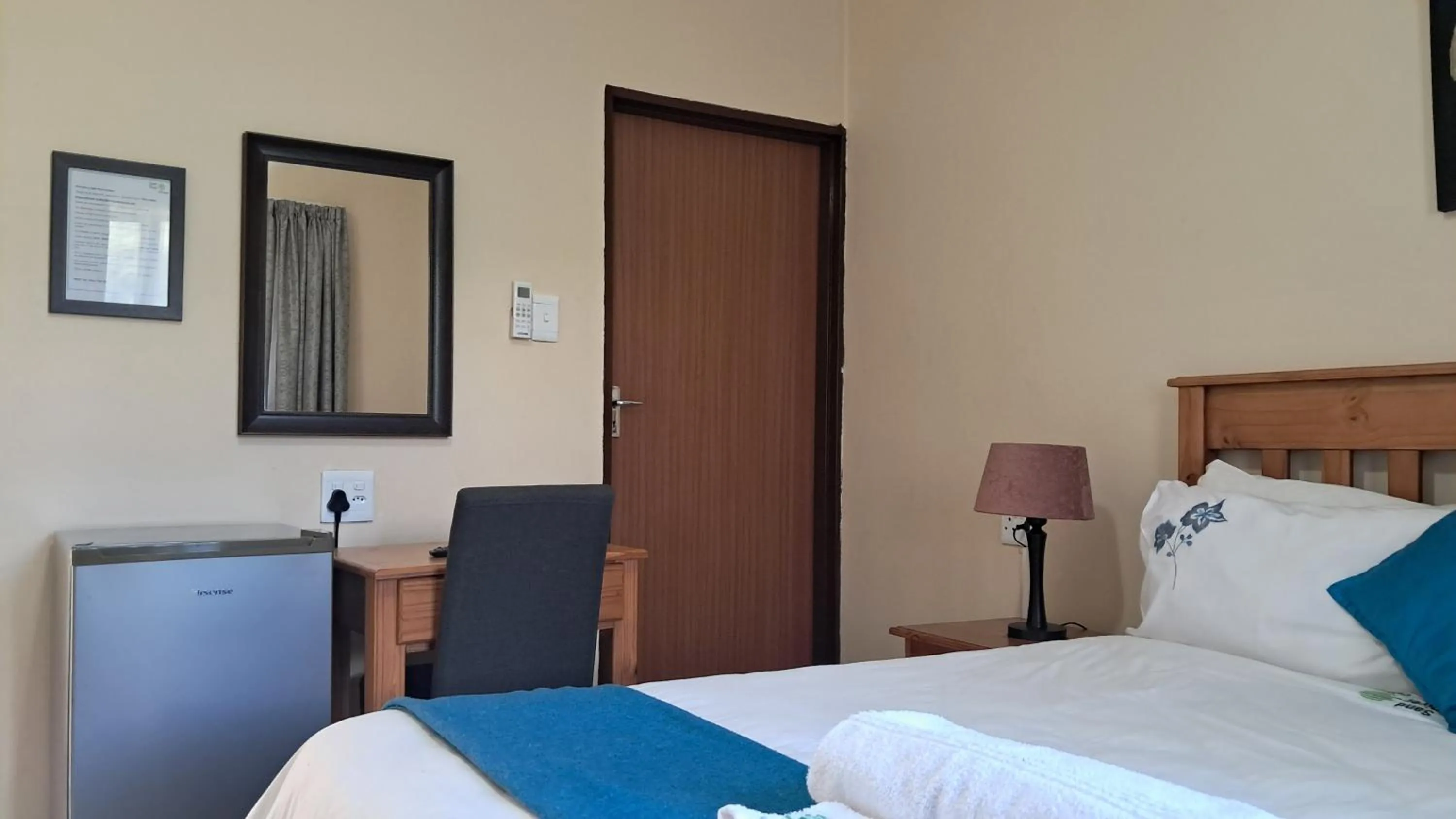 Bedroom, Bed in Sand River Cottages