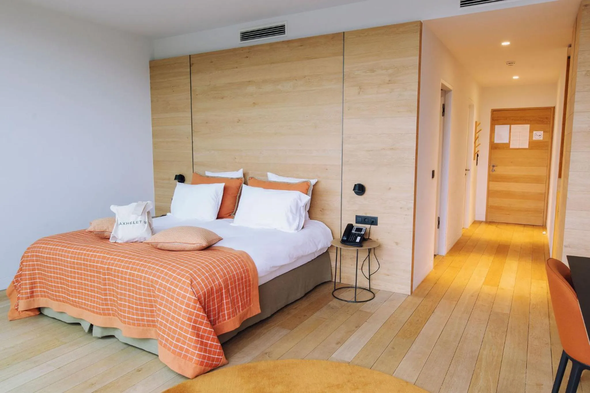 Photo of the whole room, Bed in Domaine de Naxhelet