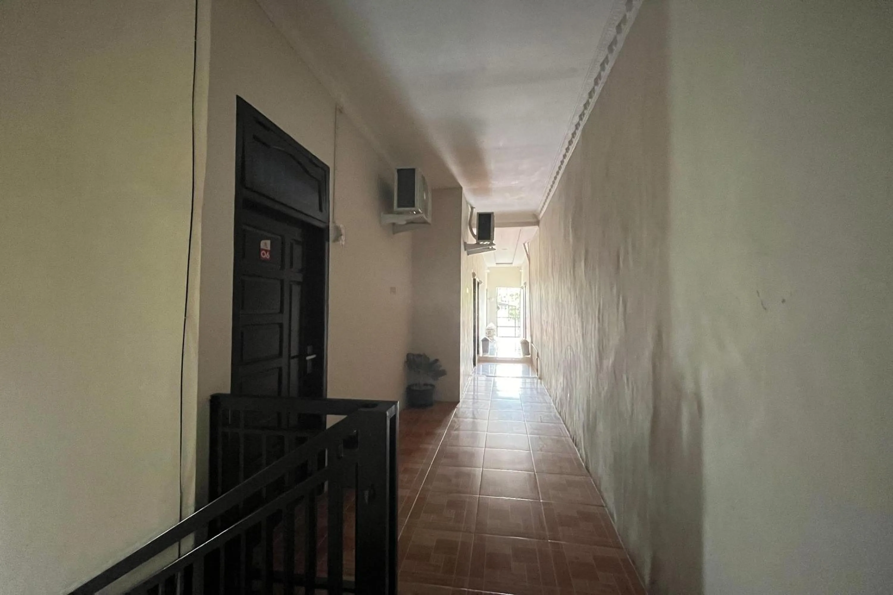 Decorative detail in Pondok Family