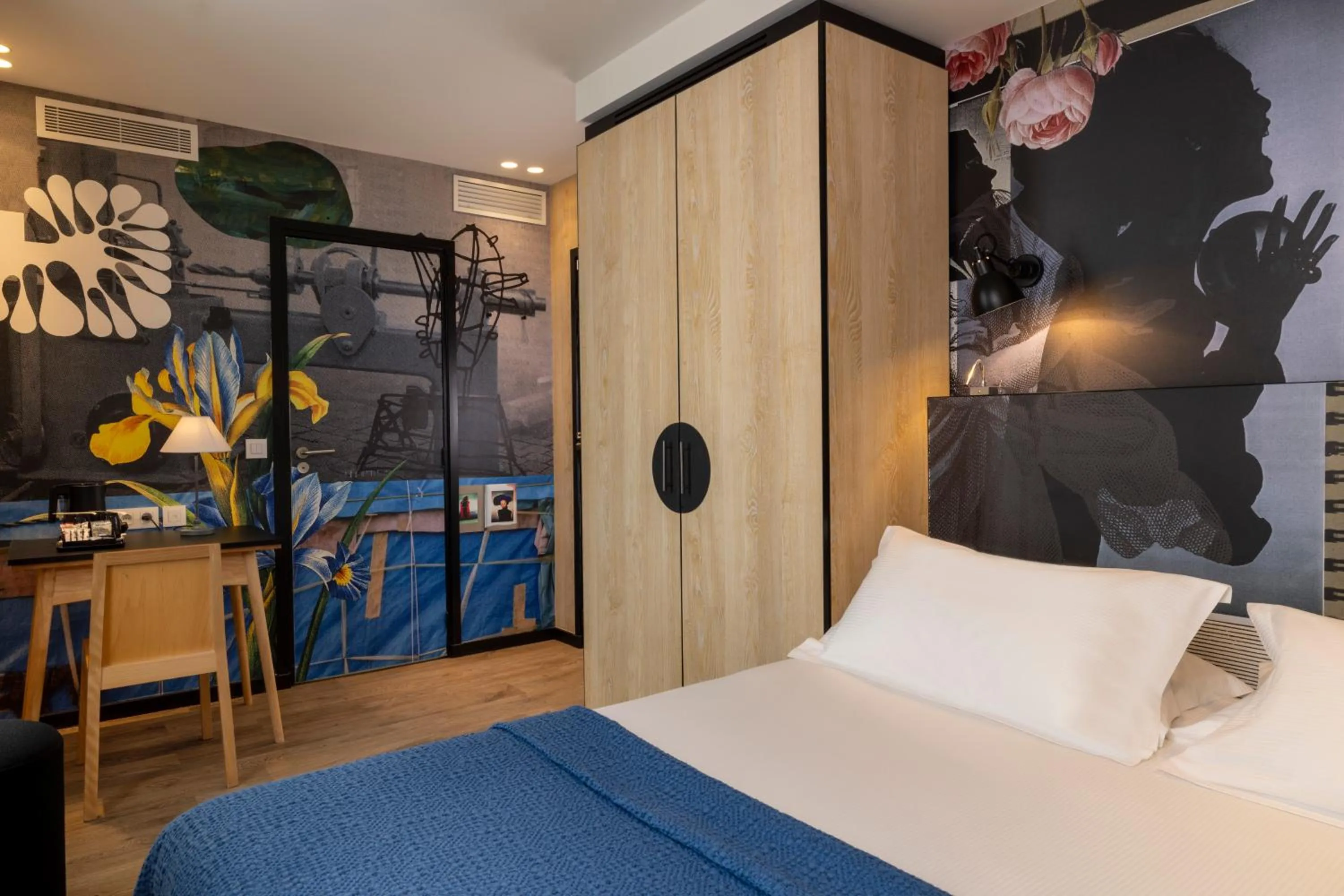 Bed in Hotel L’Antoine