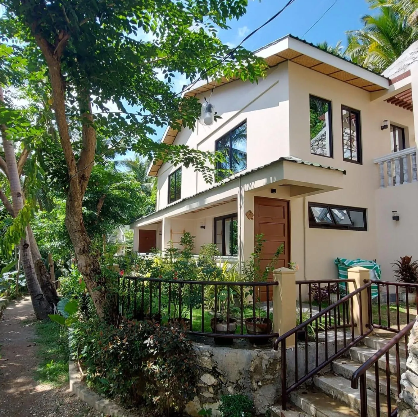 Tahanan sa Talisayan Beach House - Your Private Seaside Escape