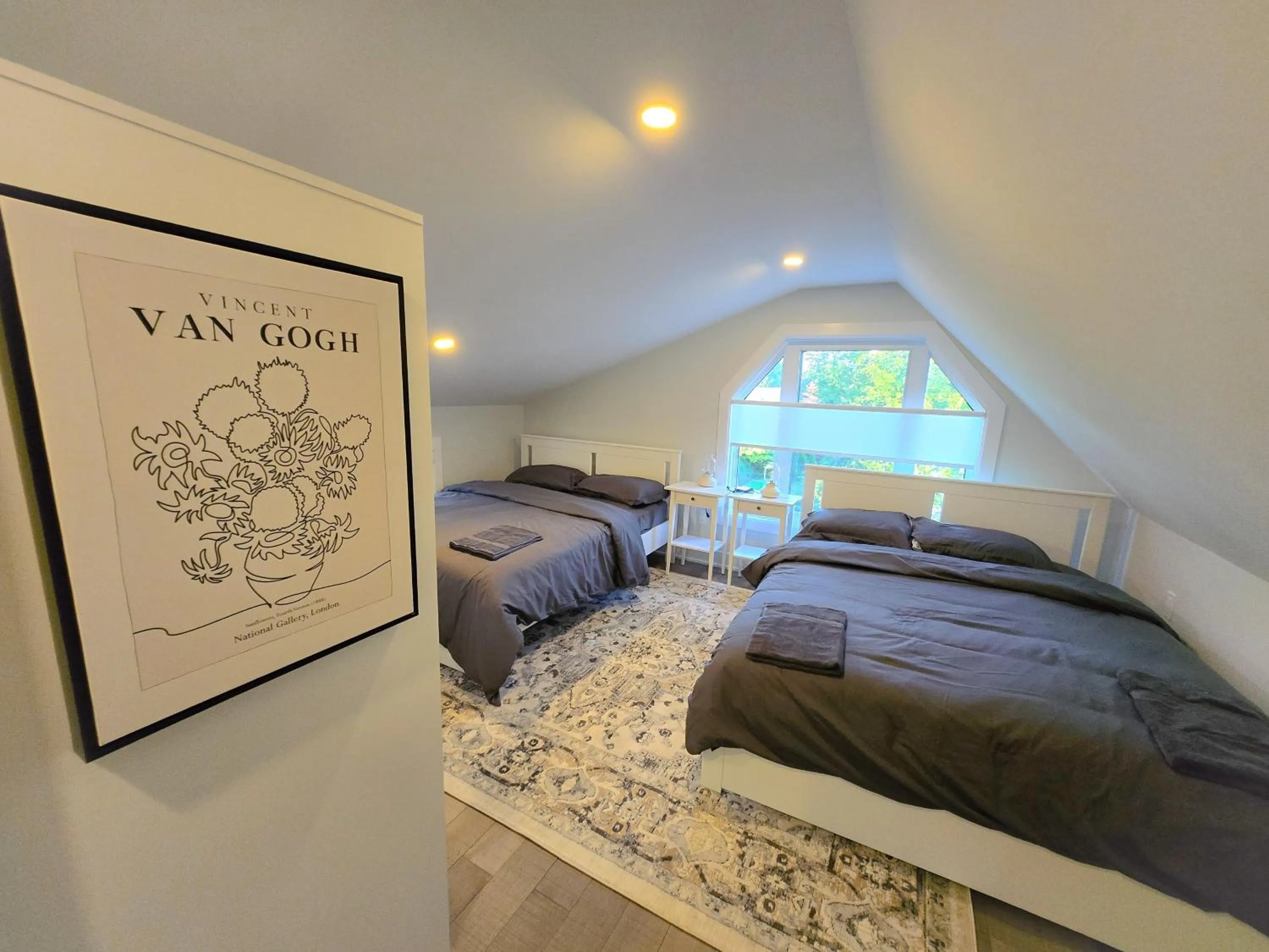 Bed in Byward-Market Luxury GuestHouse