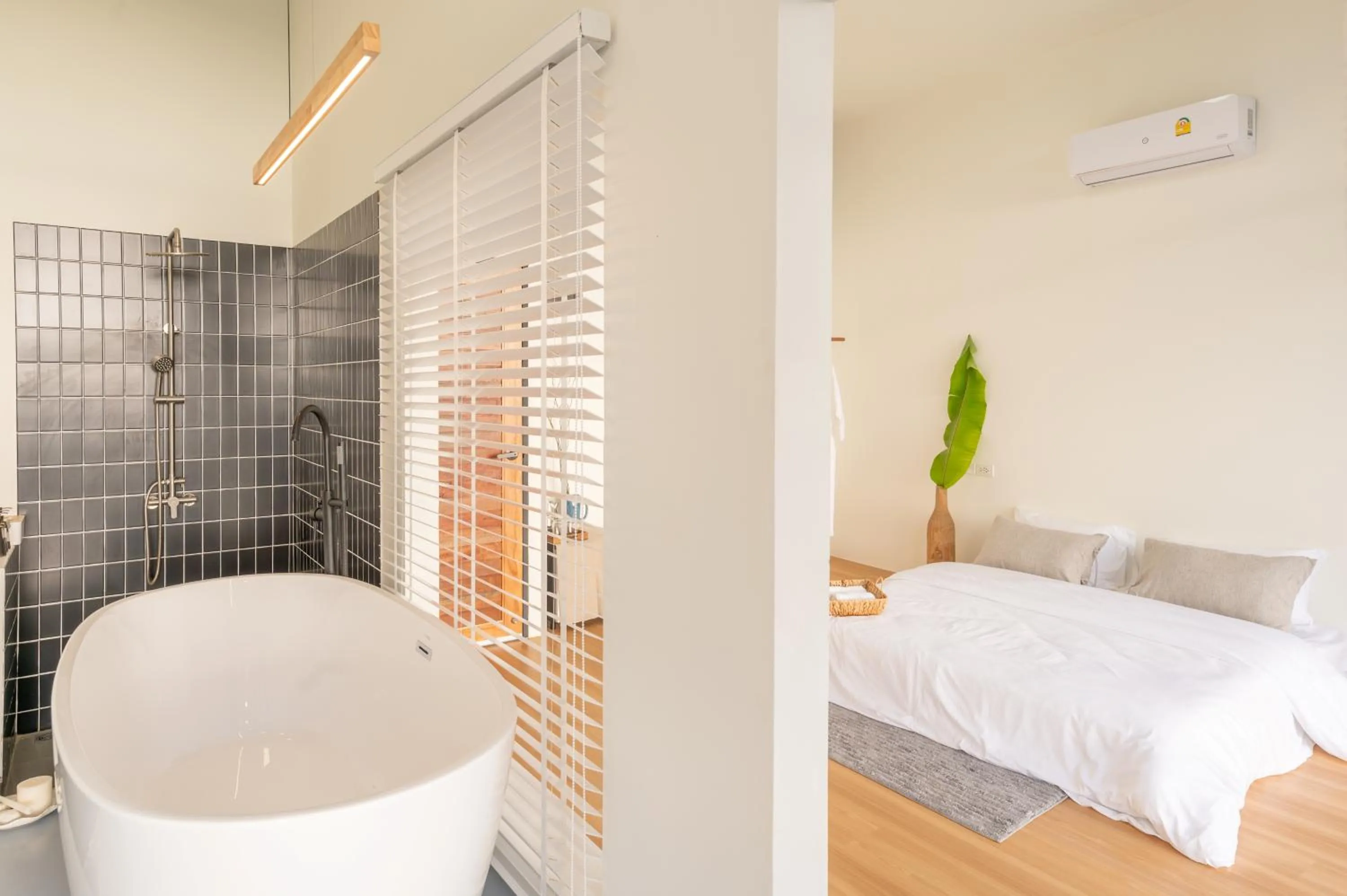 Bathroom, Bed in Bon r kaad