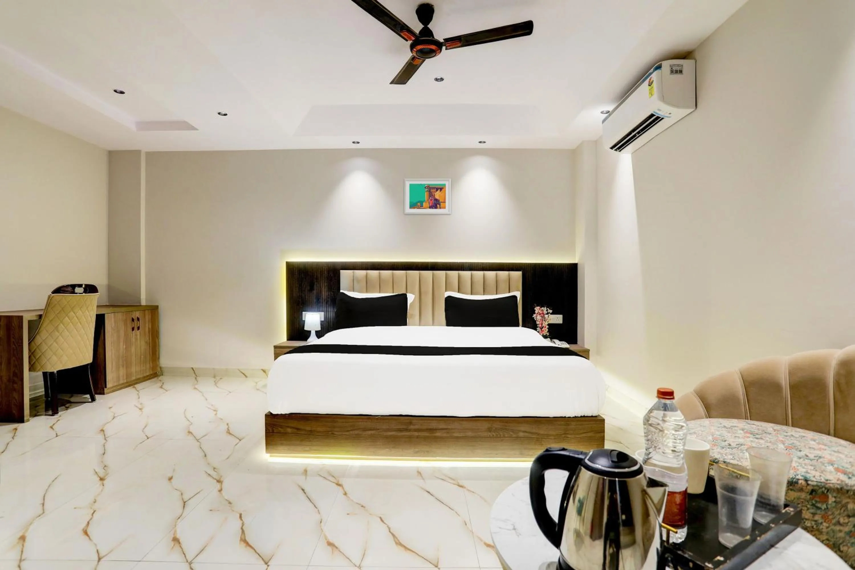 Bedroom, Bed in Collection O THE PARK LANE