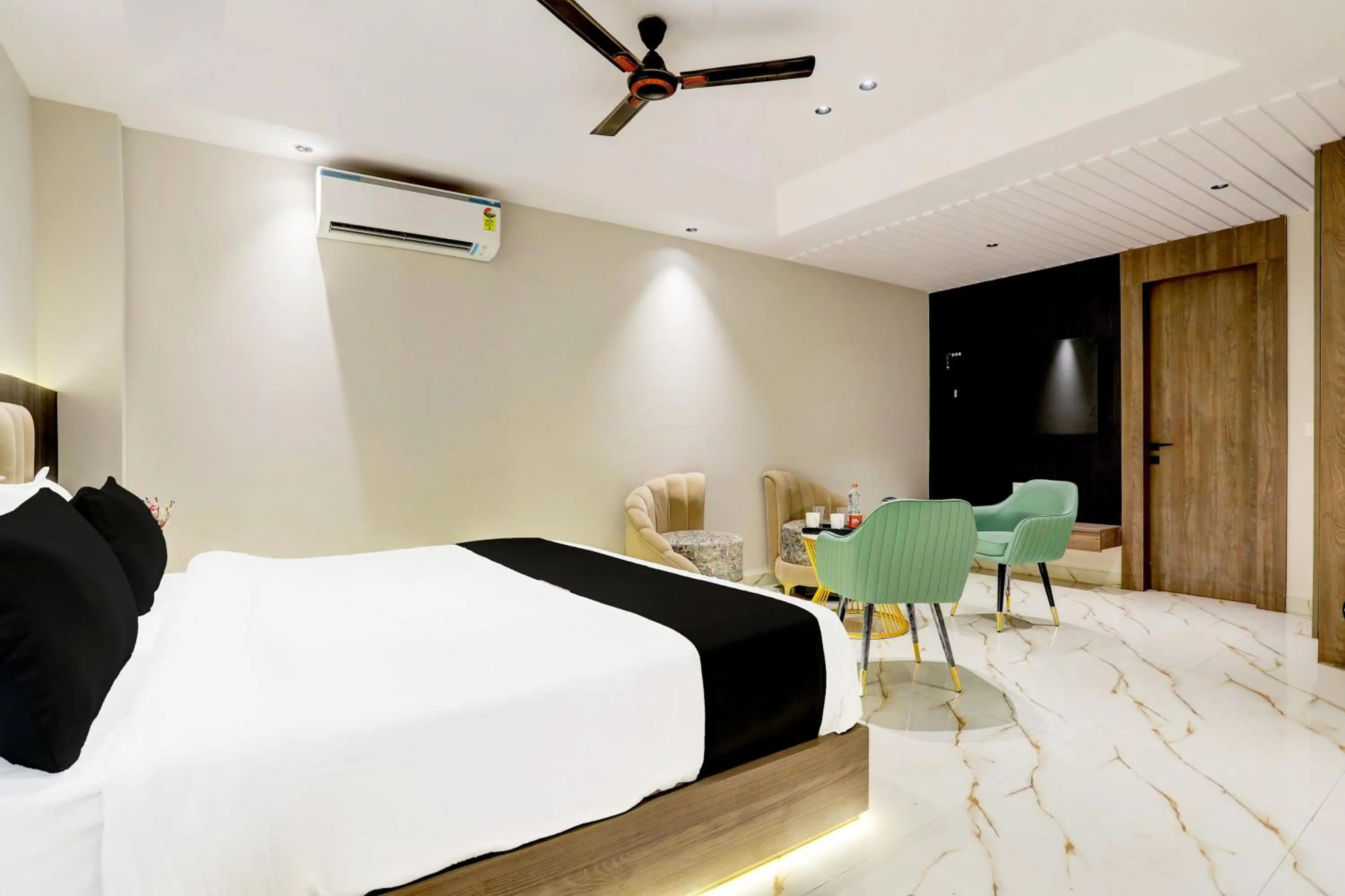 Bedroom, Bed in Collection O THE PARK LANE