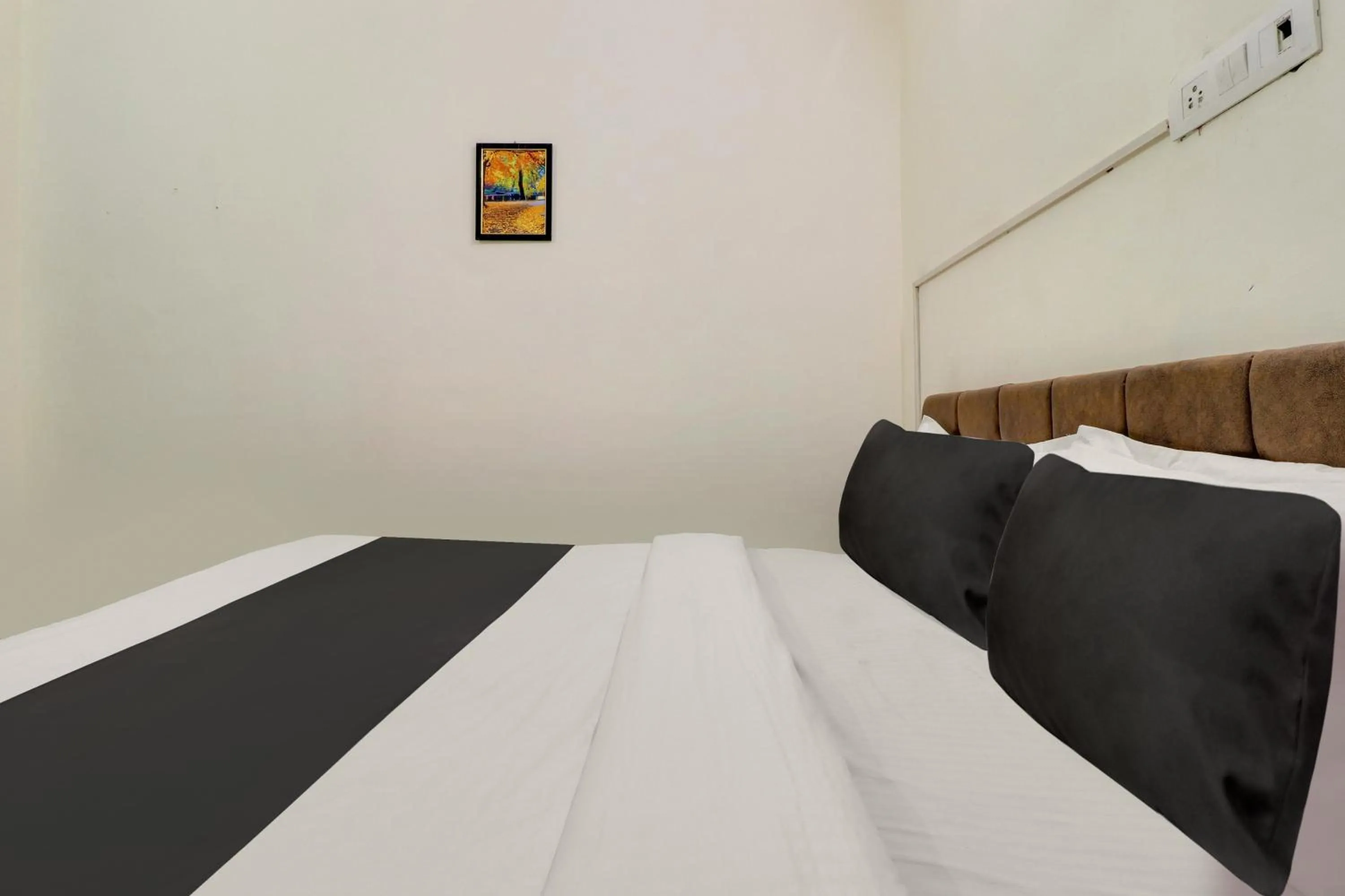 Bedroom, Bed in Hotel O Second Home Residency