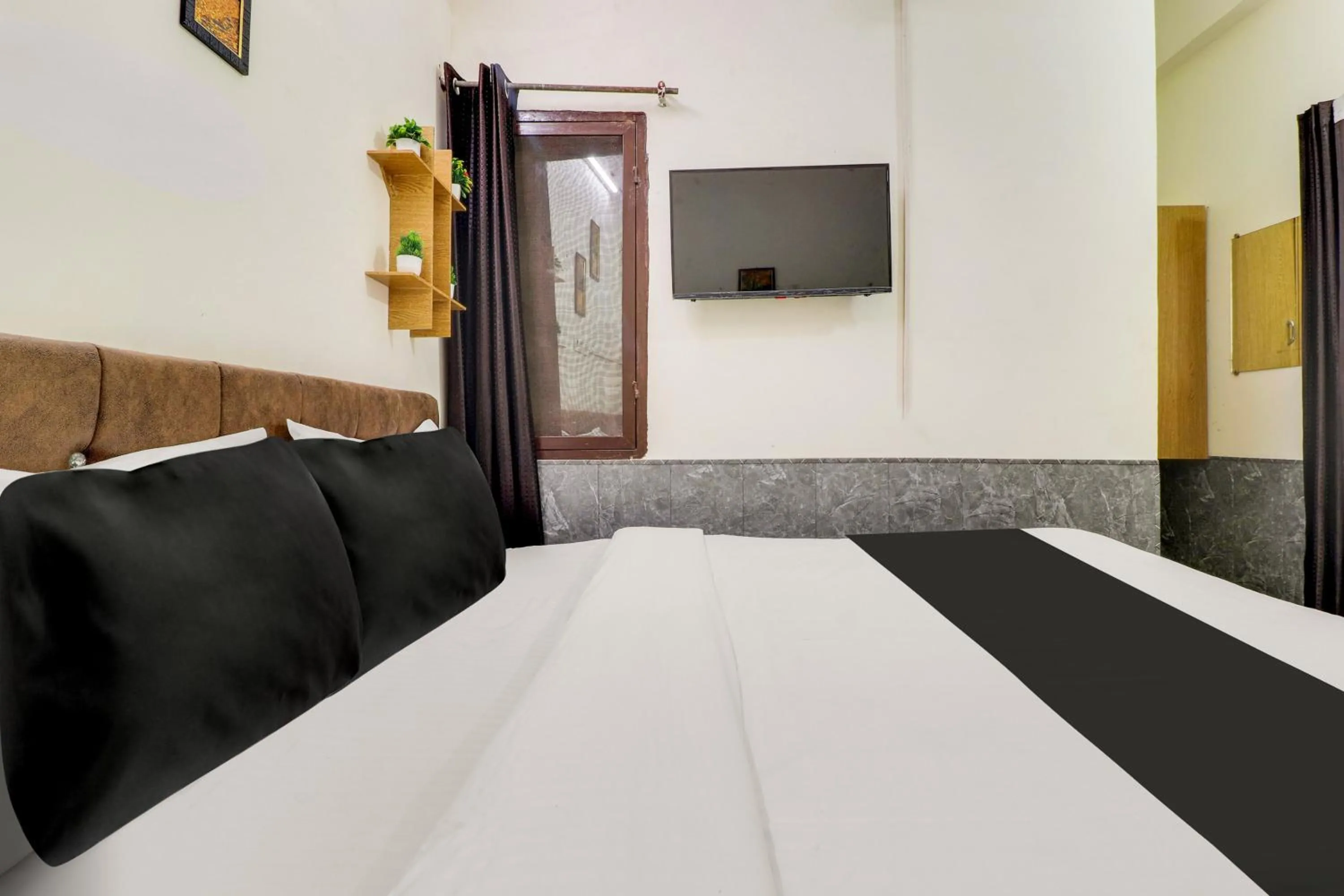 Bedroom, Bed in Hotel O Second Home Residency