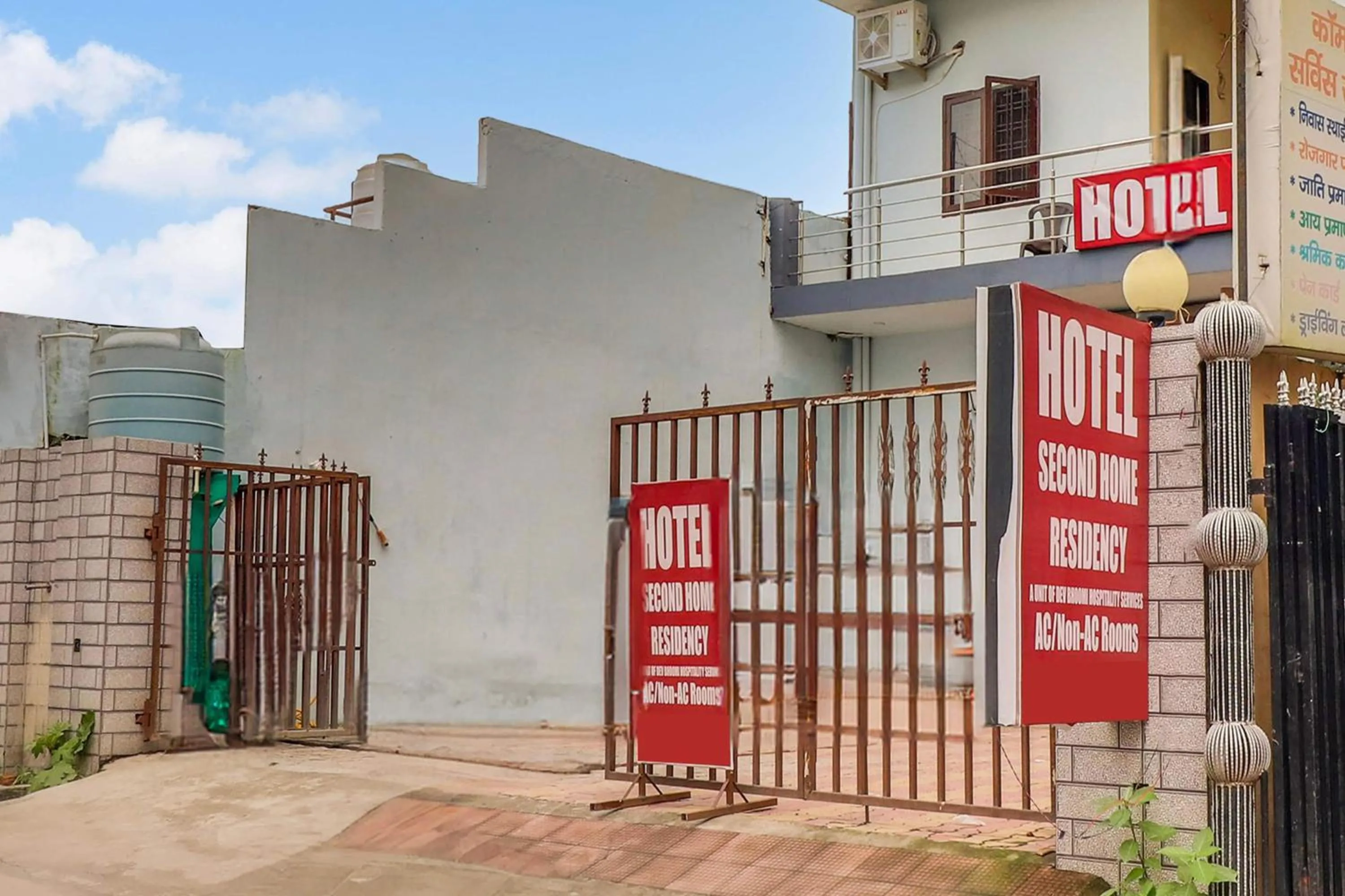 Facade/entrance in Hotel O Second Home Residency