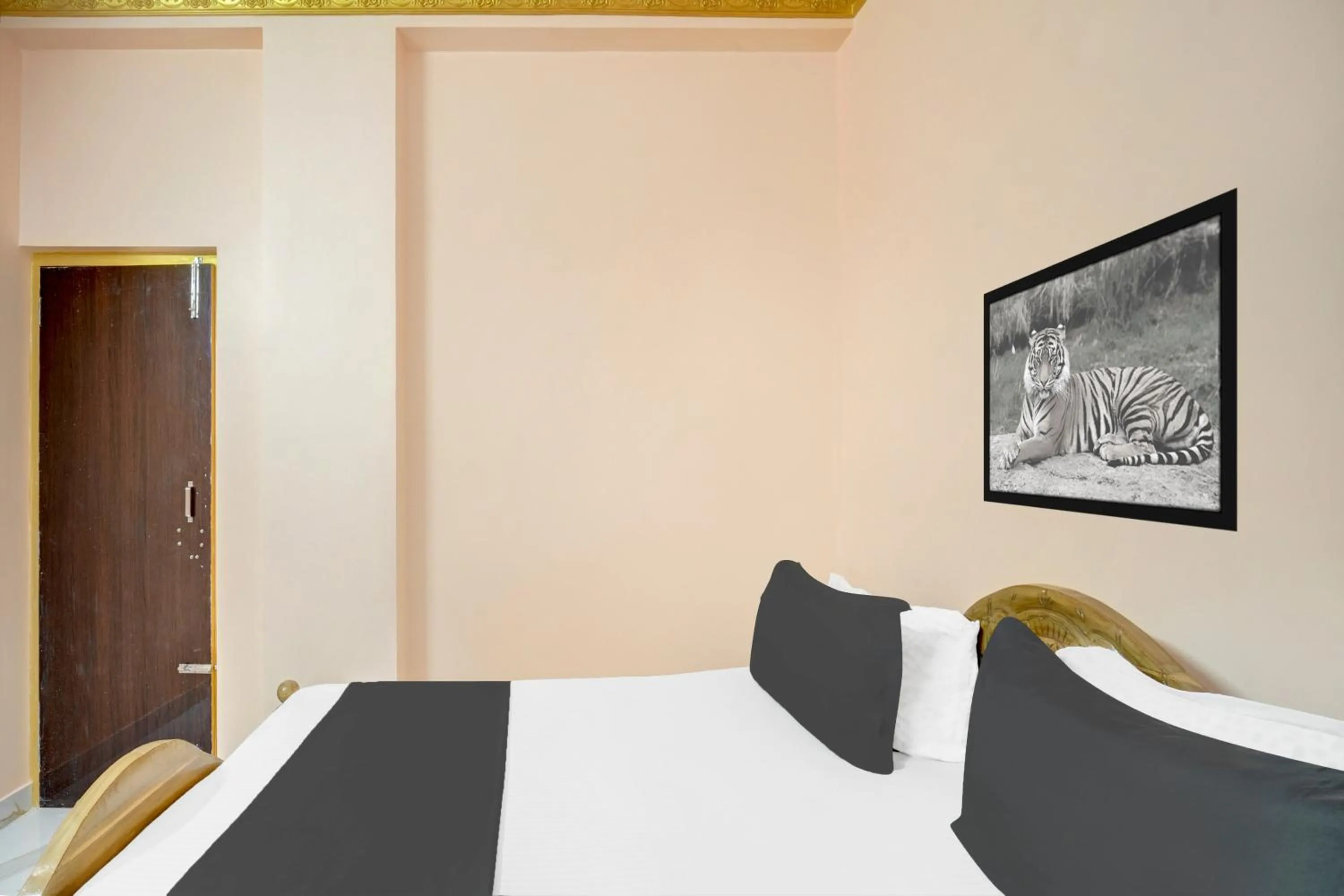 Bedroom, Bed in Hotel O Patliputra Golambar