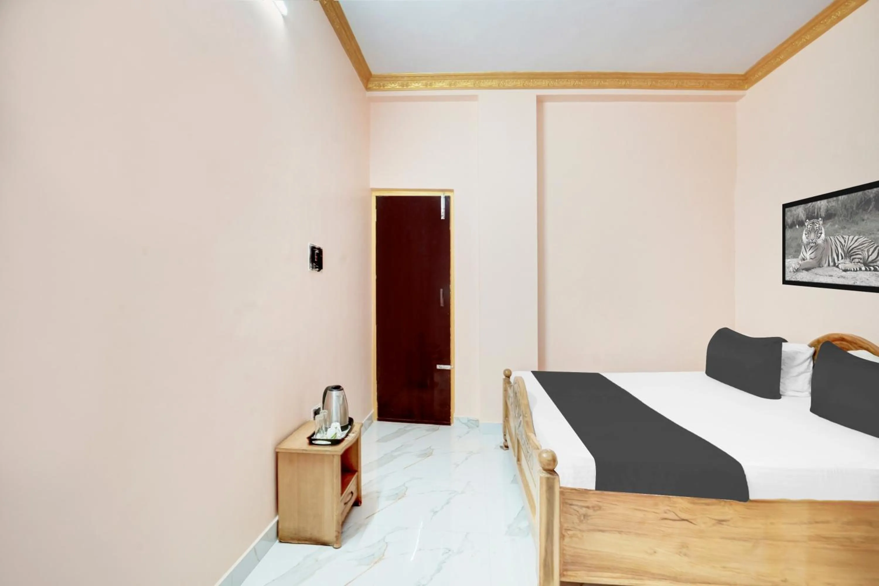 Bedroom, Bed in Hotel O Patliputra Golambar