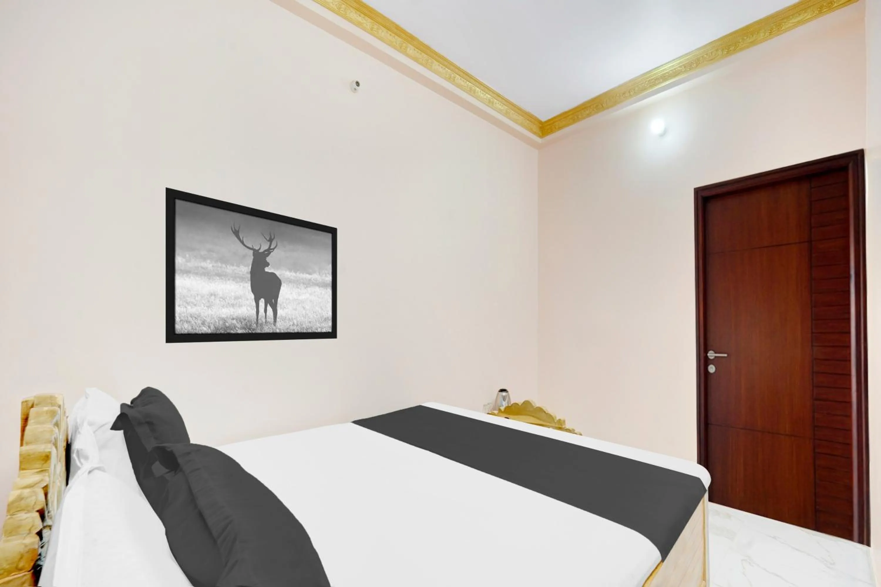 Bedroom, Bed in Hotel O Patliputra Golambar