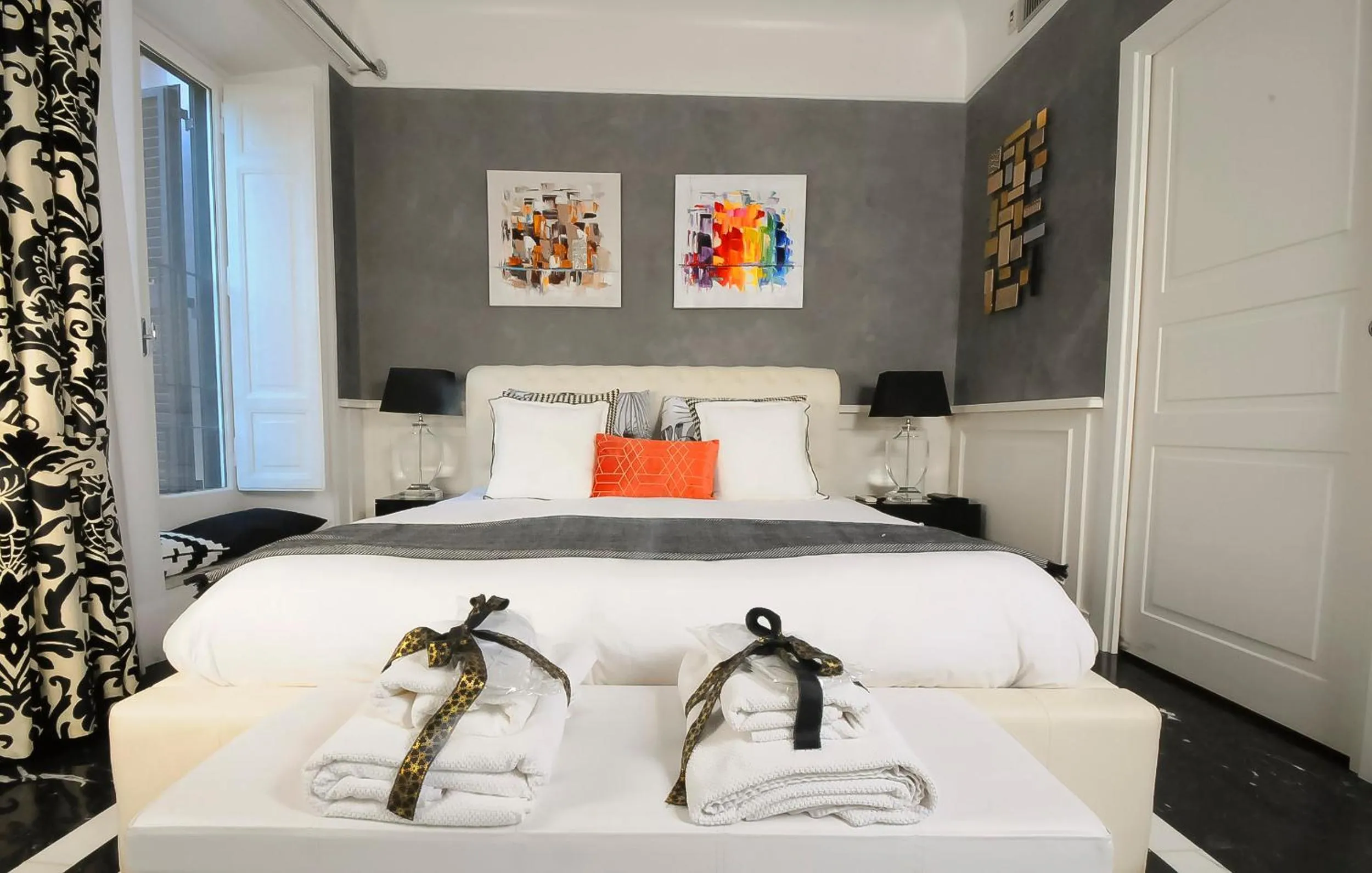 Photo of the whole room, Bed in Suite Spagna 29