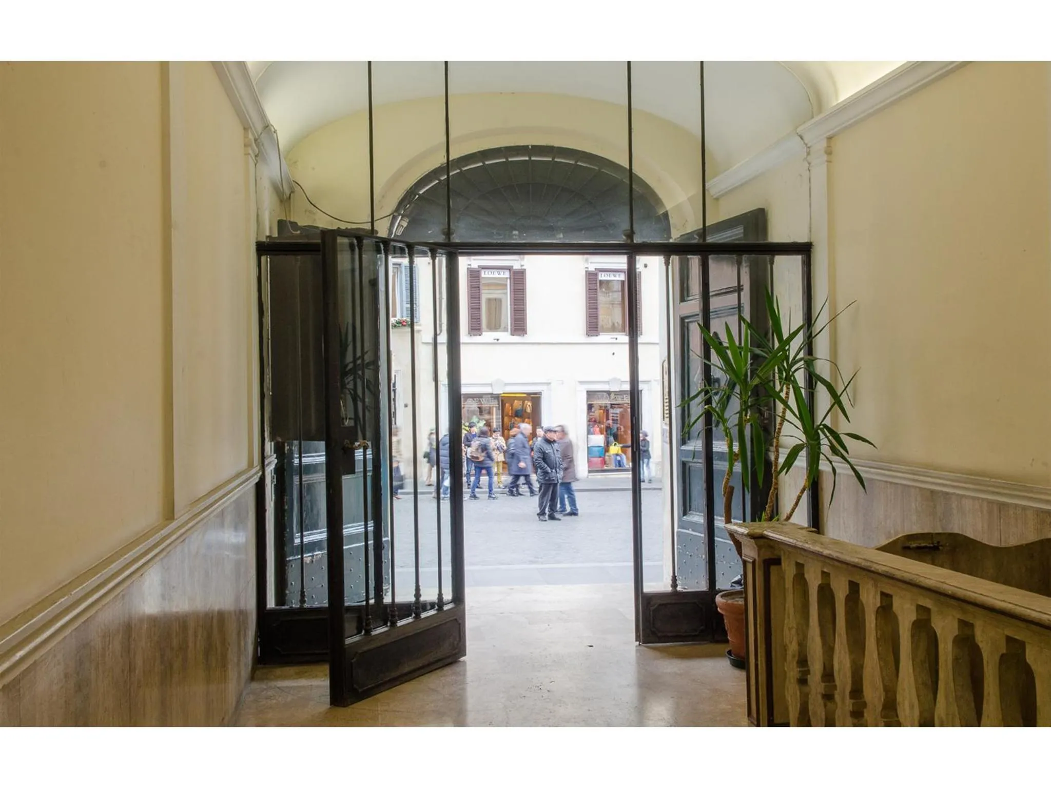 Facade/entrance in Suite Spagna 29