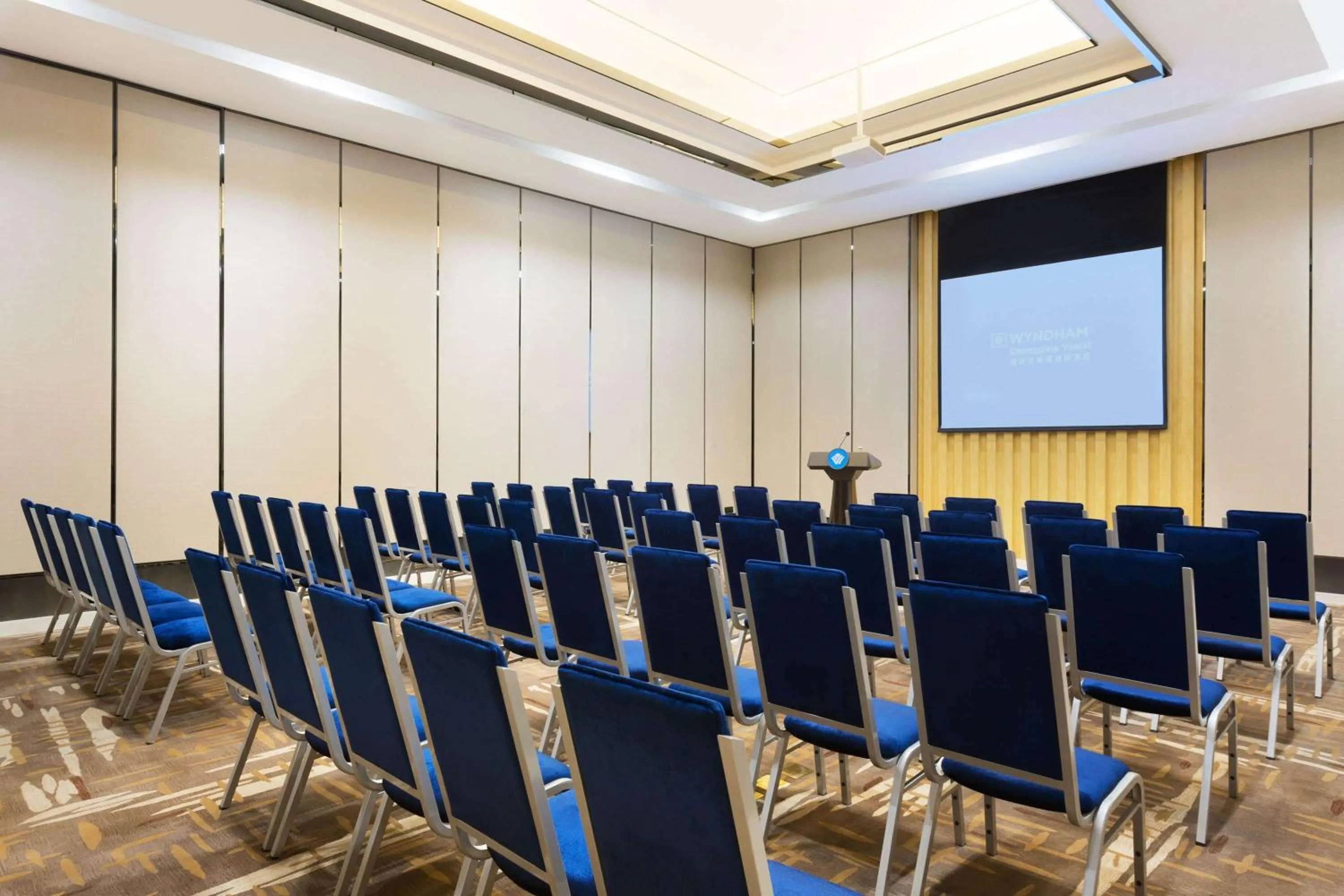 Meeting/conference room in Wyndham Chongqing Yuelai