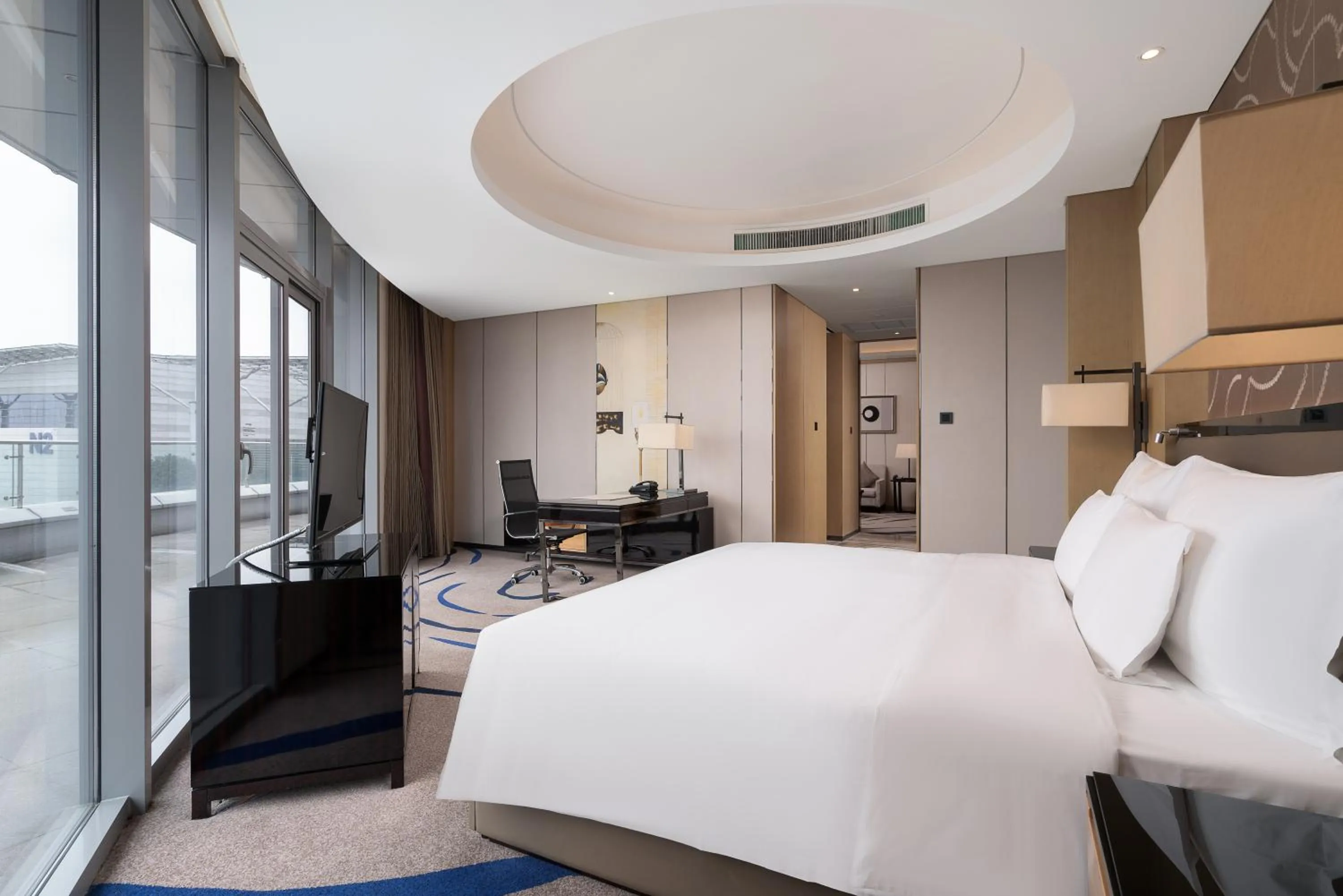 Property building, Bed in Wyndham Chongqing Yuelai